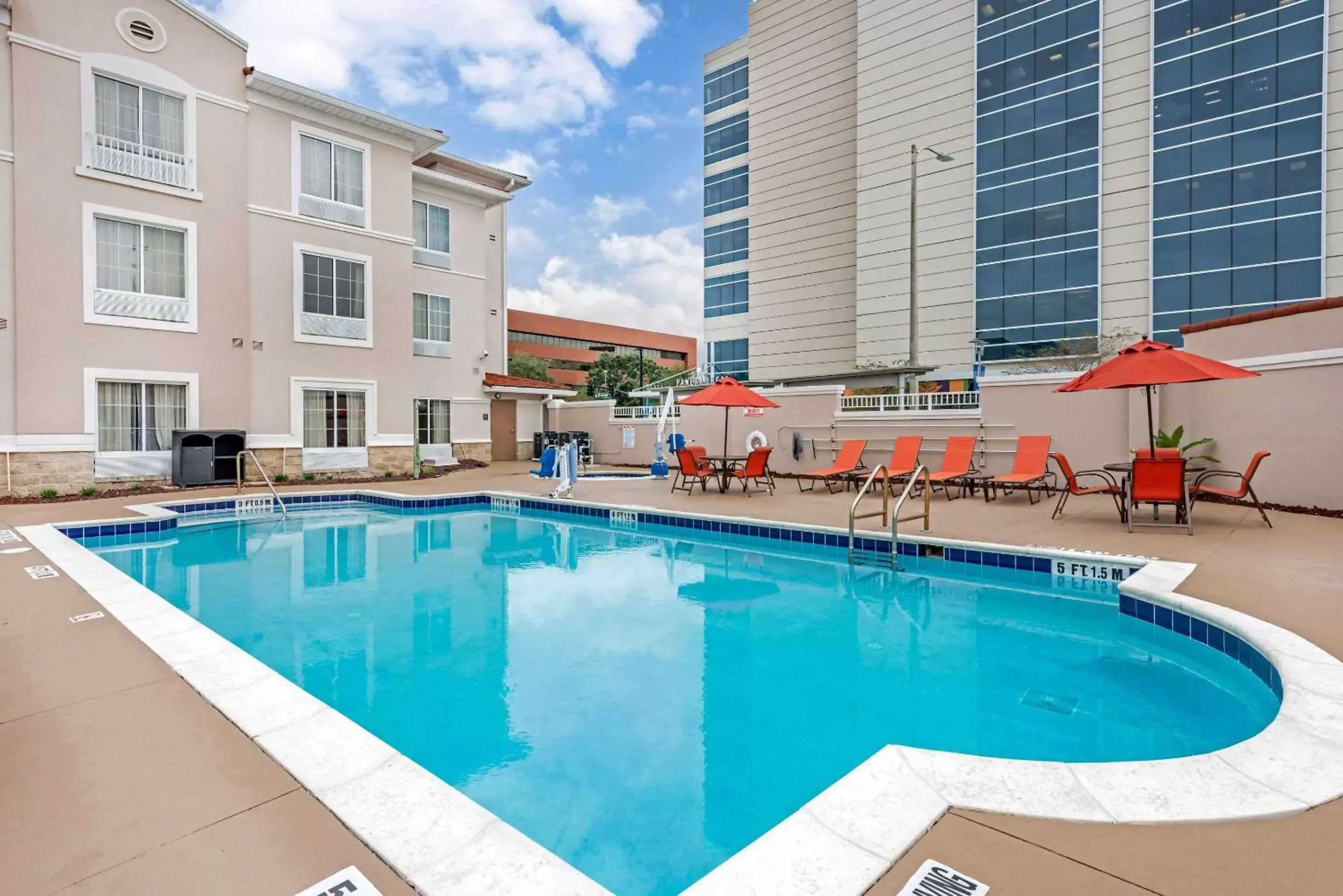 On site, Swimming Pool in Comfort Suites Downtown