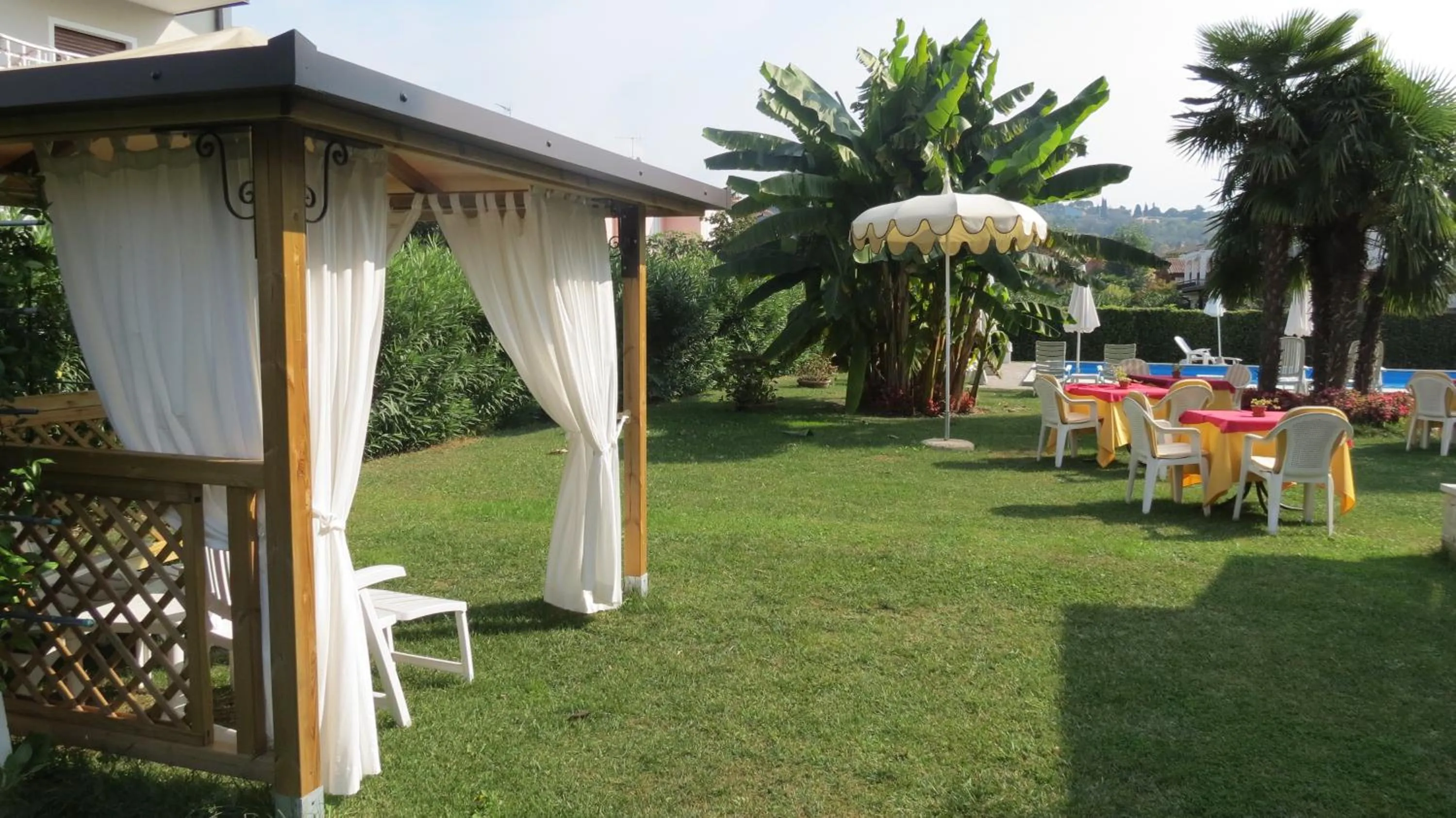 Swimming pool in La Quiete Park Hotel