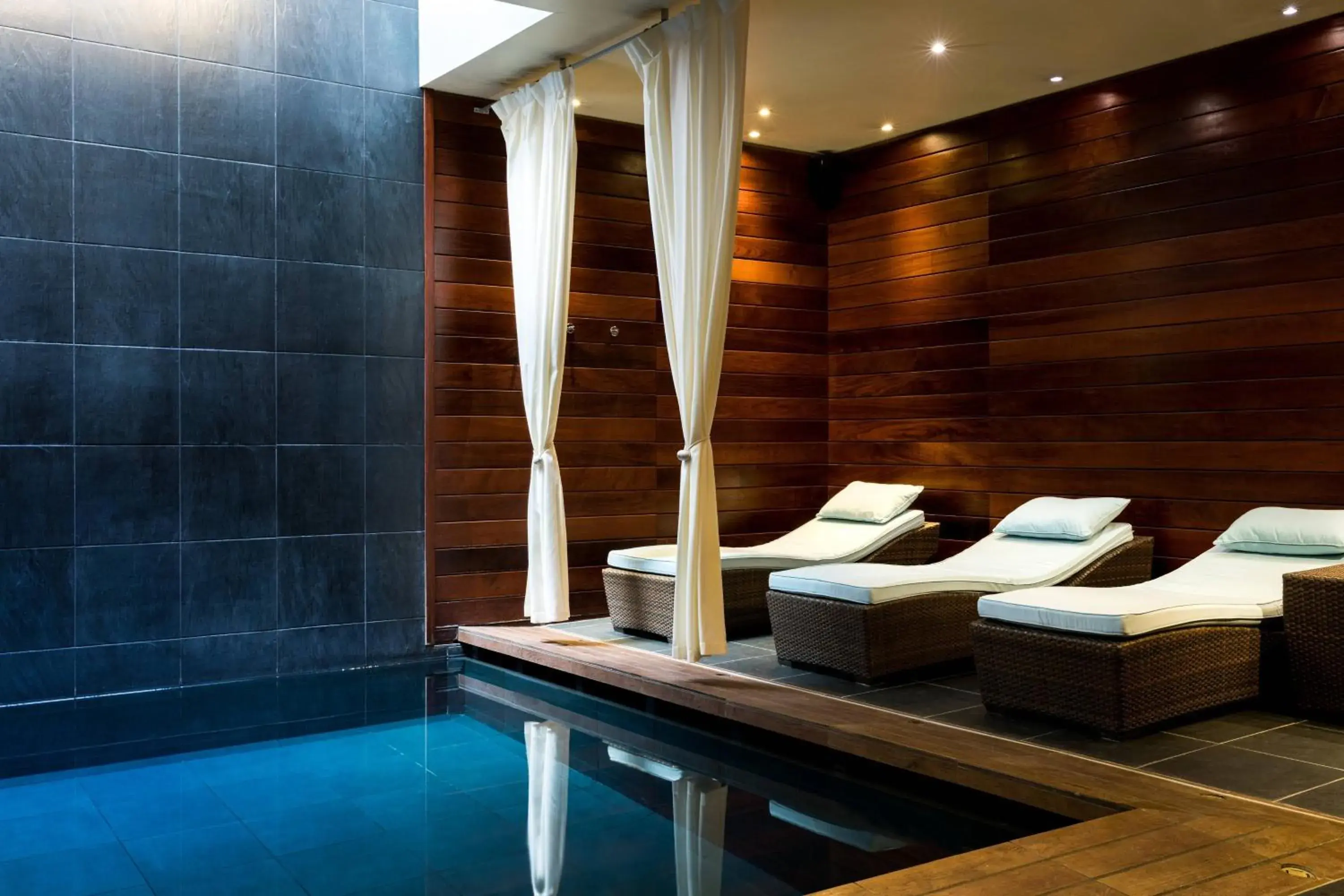 Swimming Pool in Renaissance by Marriott Paris Vendome Hotel