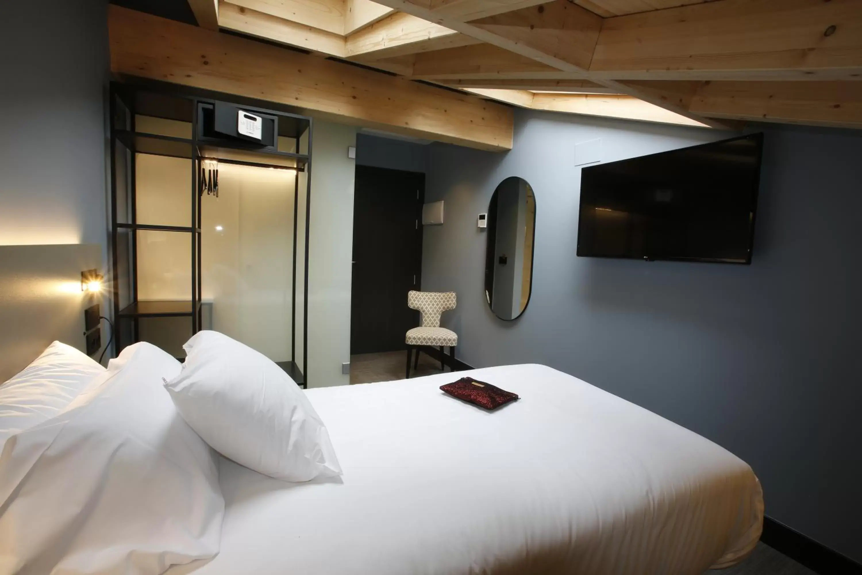 Bed in M&UGA Hotela