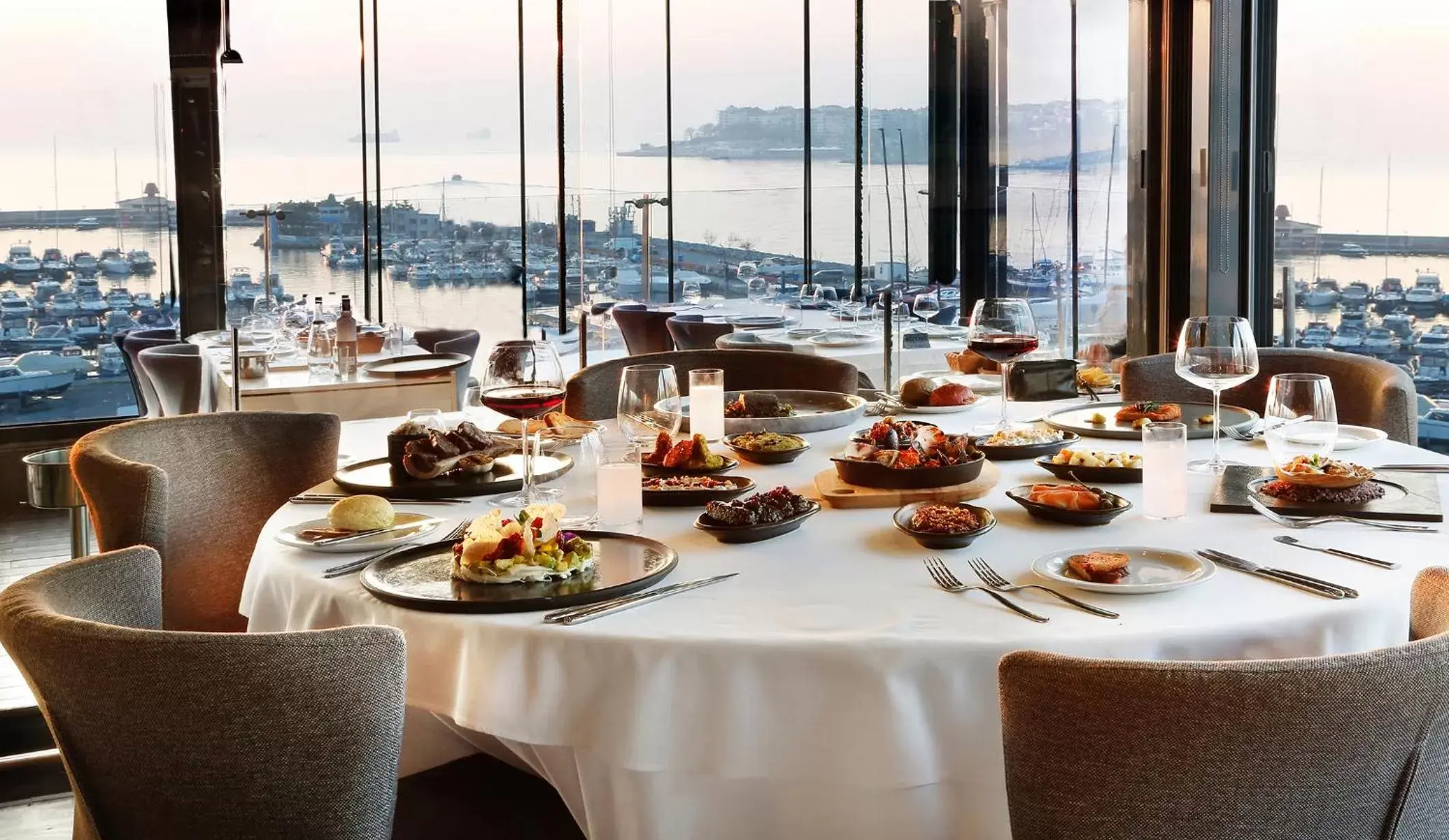 Food and drinks in Wyndham Grand Istanbul Kalamış Marina Hotel