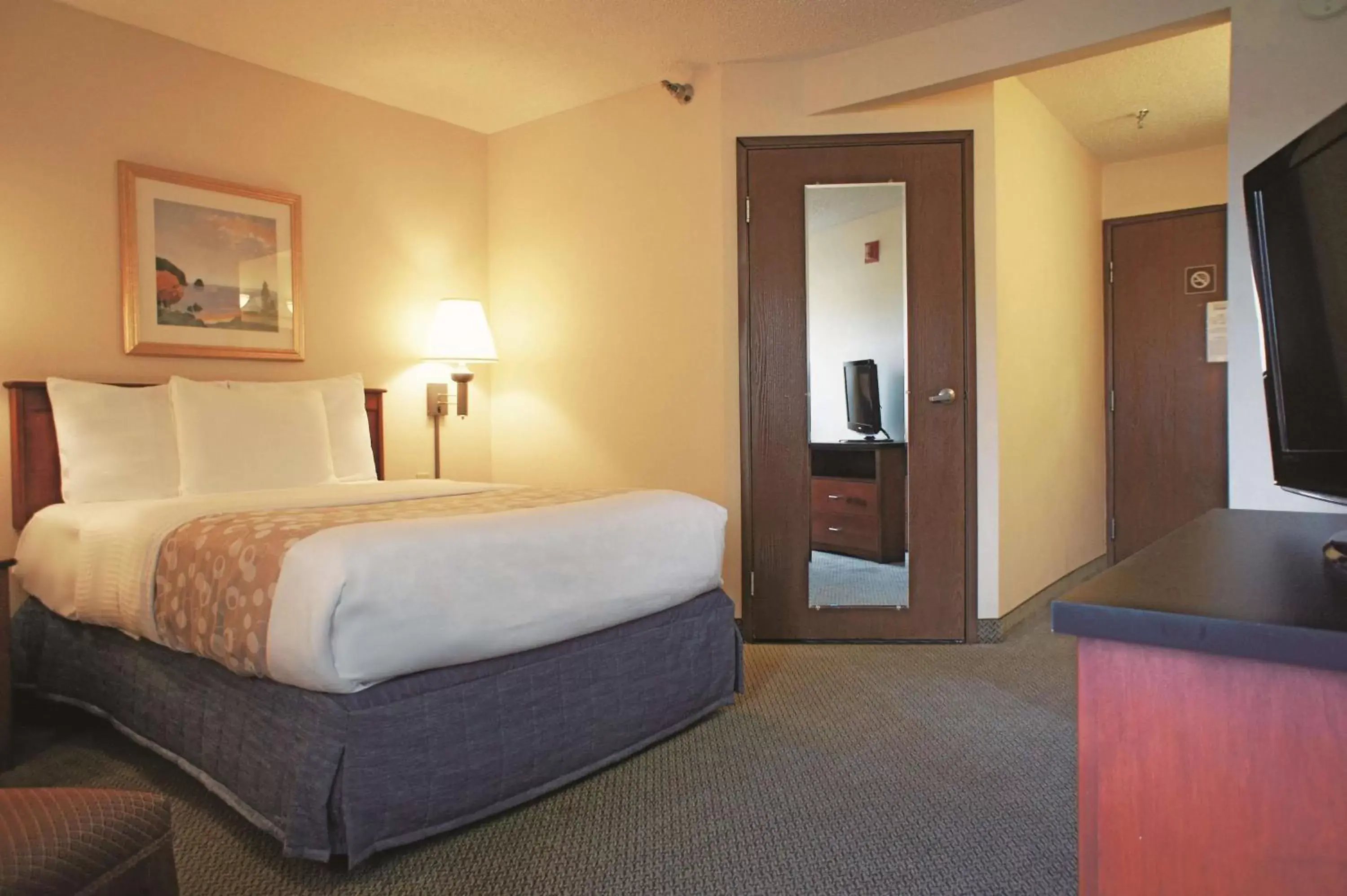 1 Double Bed, Mobility/Hearing Accessible Room, Bathtub w/Grab Bars, Non-Smoking in La Quinta by Wyndham El Paso West Bartlett 1 Double Bed, Mobility/Hearing Accessible Room, Bathtub w/Grab Bars, Non-Smoking in La Quinta by Wyndham El Paso West Bartlett