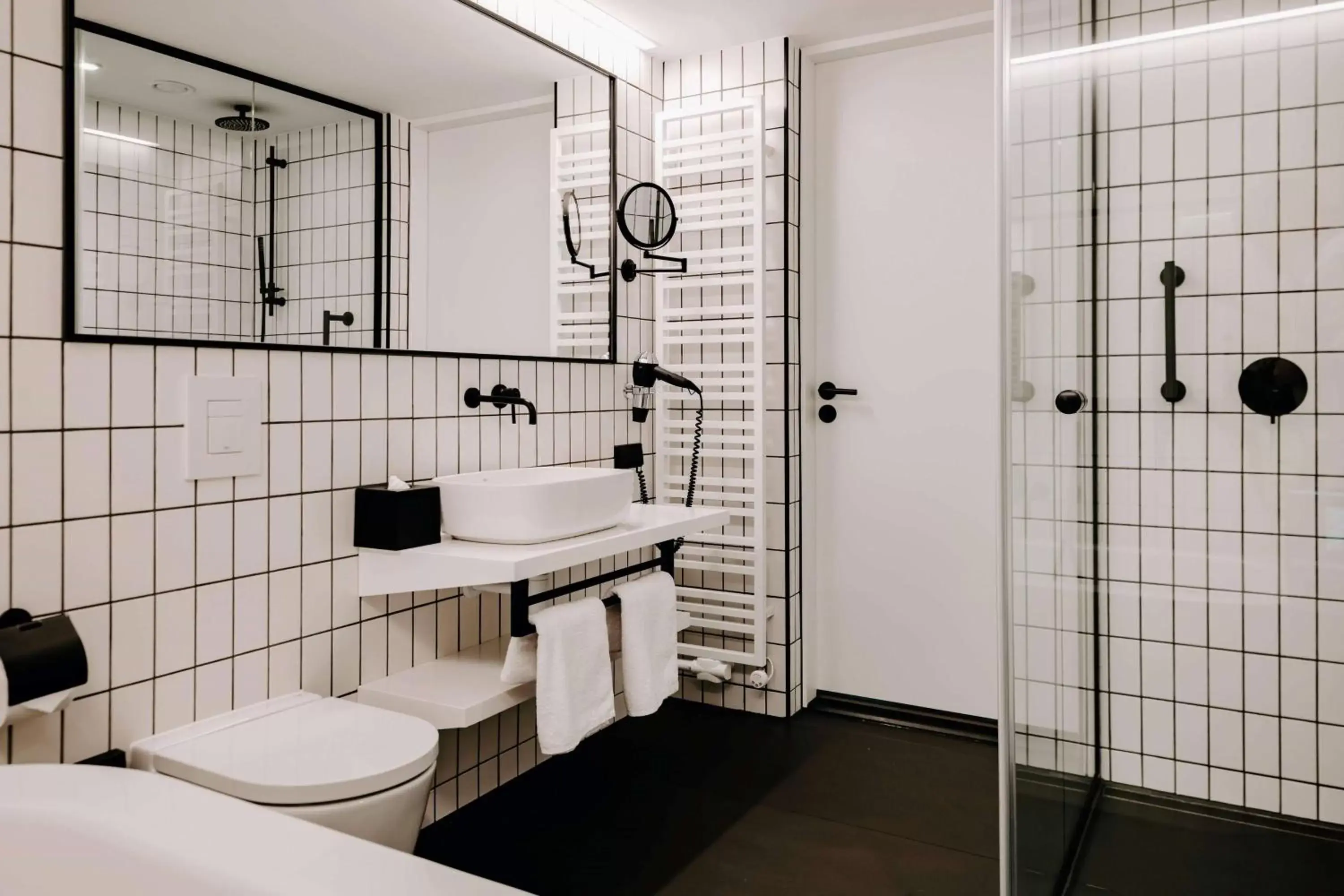 TV and multimedia, Bathroom in Vienna House by Wyndham Mokotow Warsaw