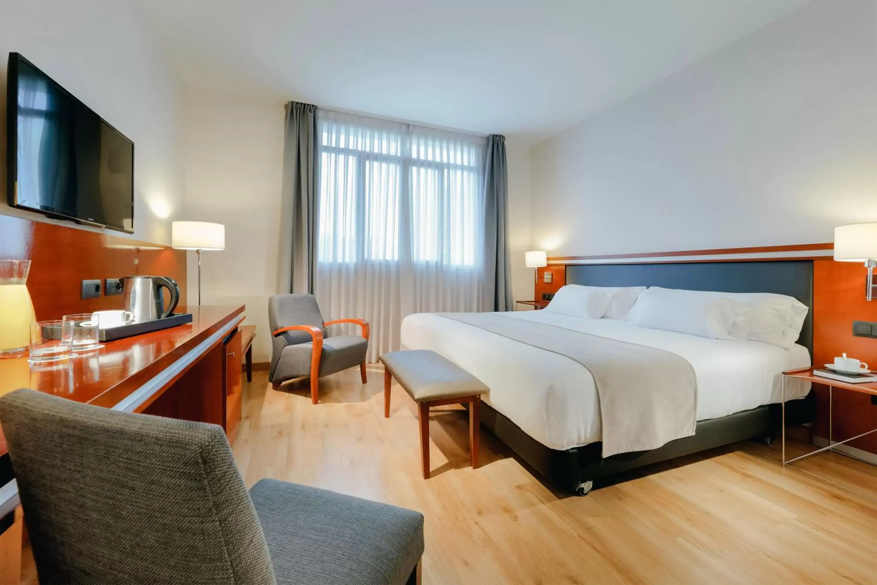 Bedroom in Abba Euskalduna Hotel