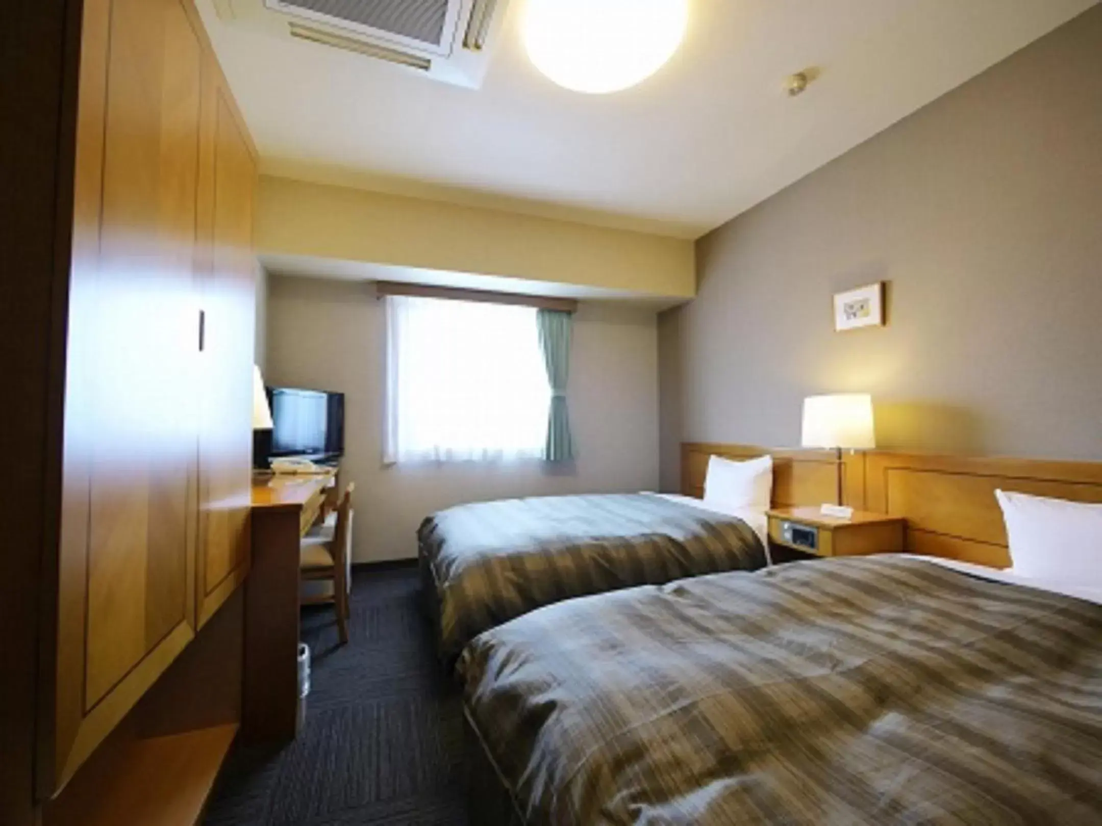 Bed in Hotel Route-Inn Aomori Ekimae