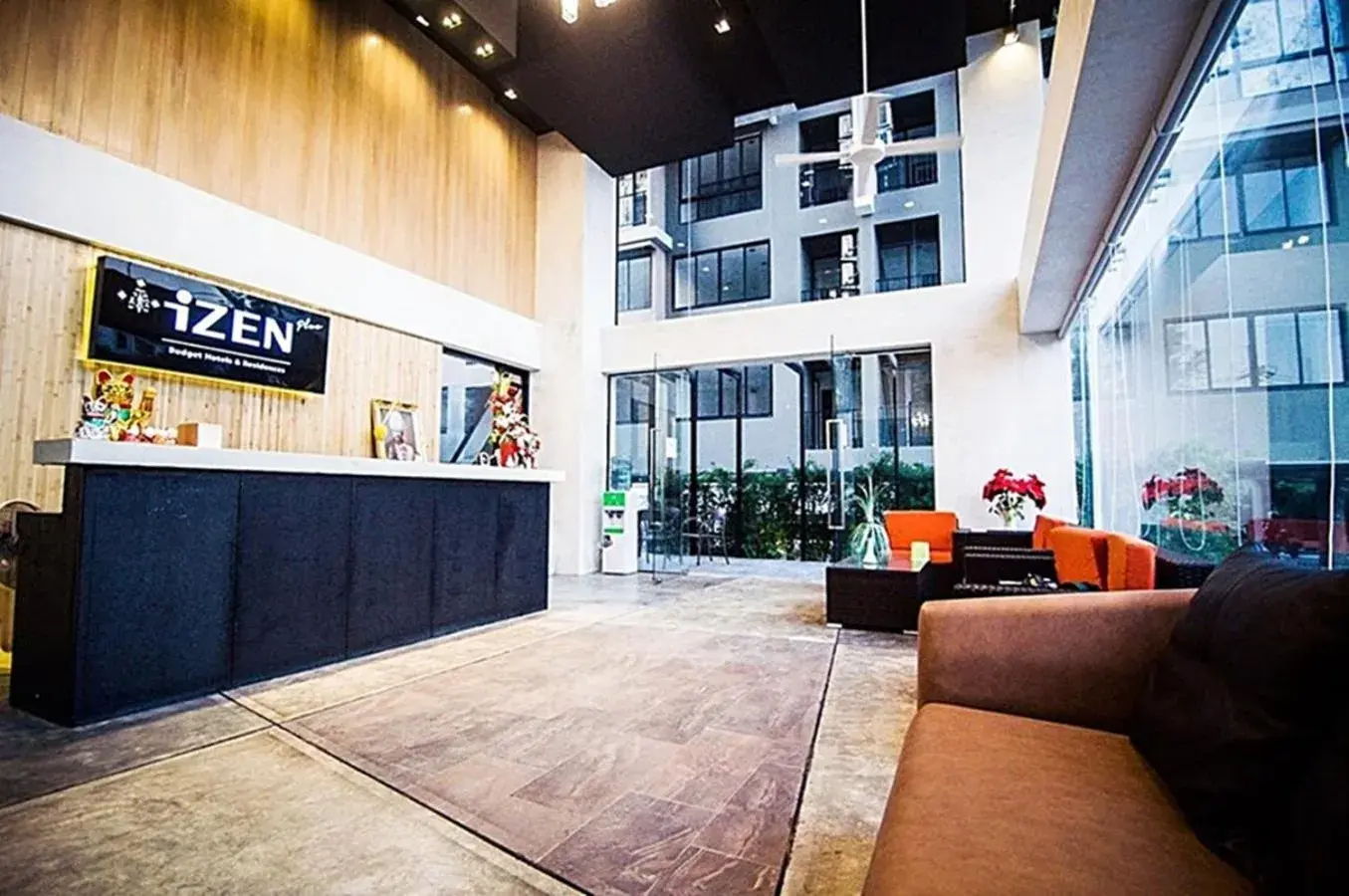 Lobby or reception in IZEN Budget Hotel & Residences (Plus)