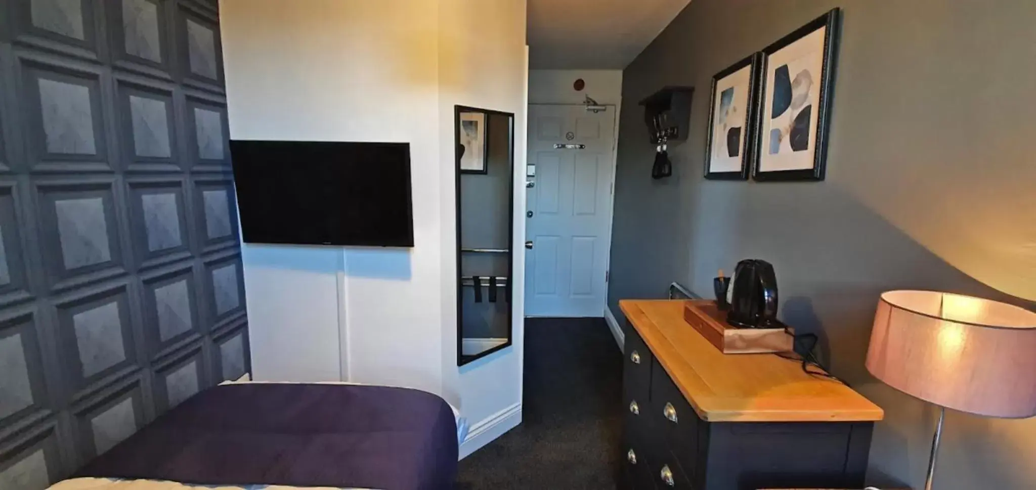 Bedroom, TV/Entertainment Center in The Clifton