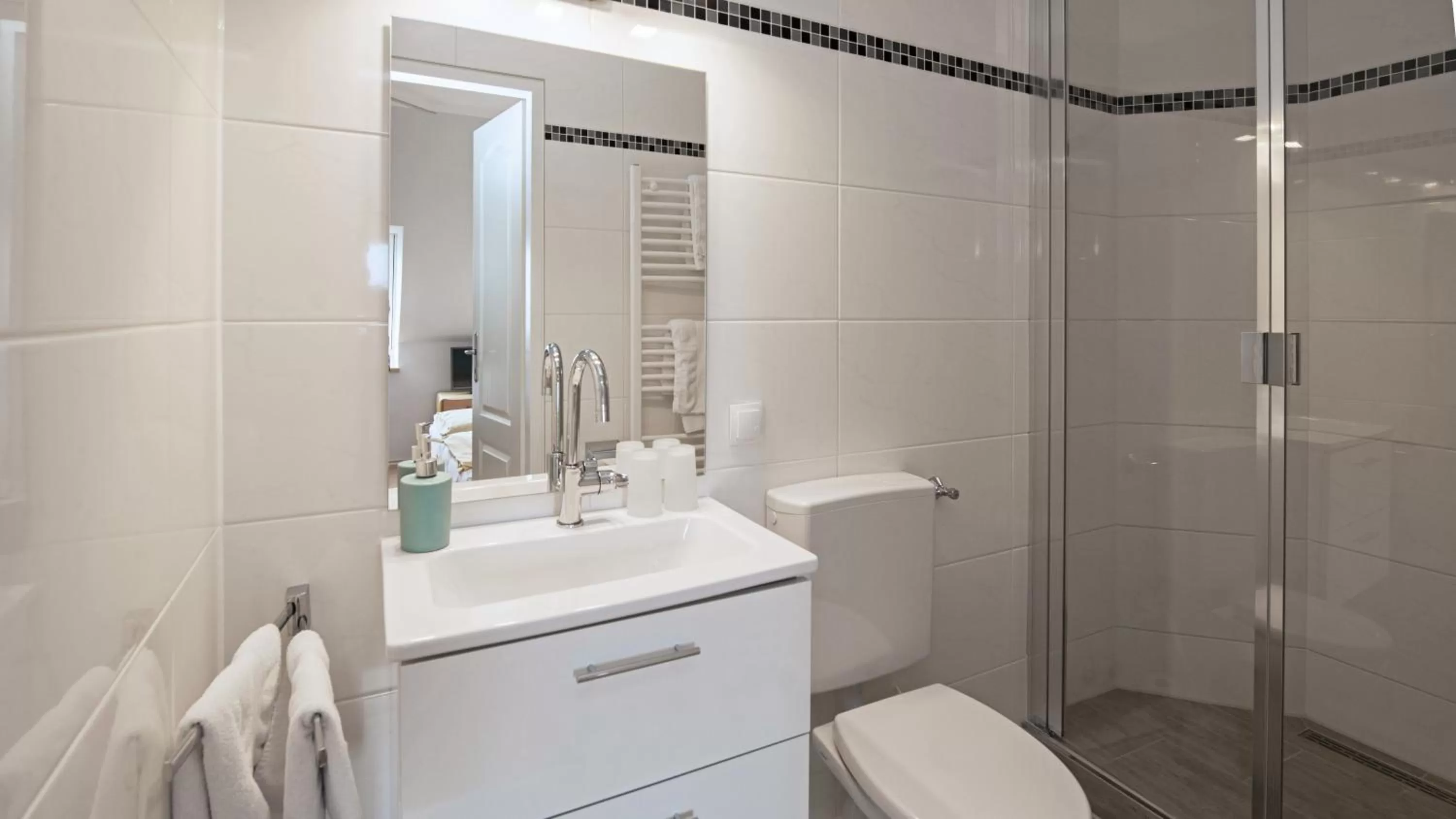 Shower in Achilleon III