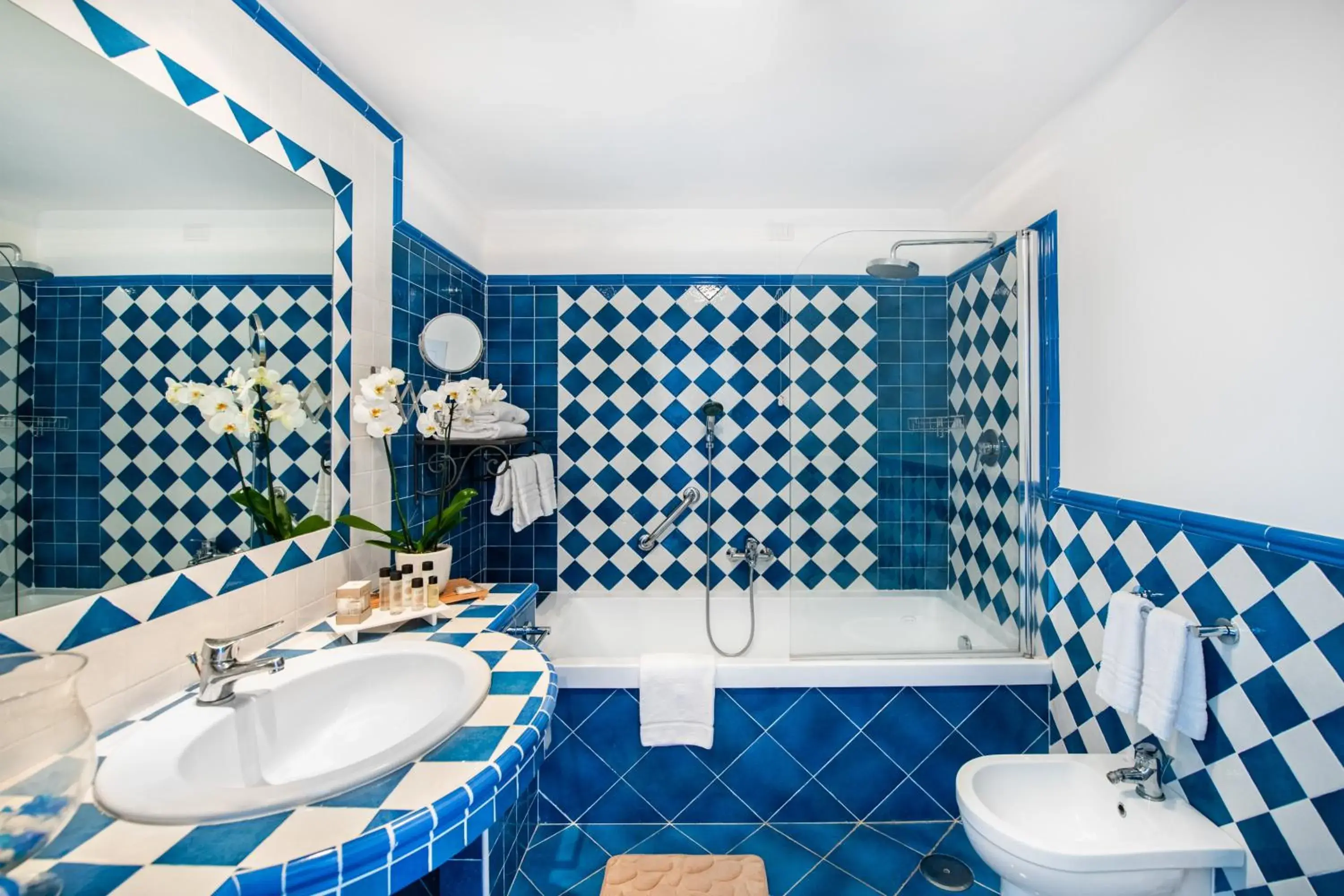 Shower, Bathroom in Grand Hotel Tritone