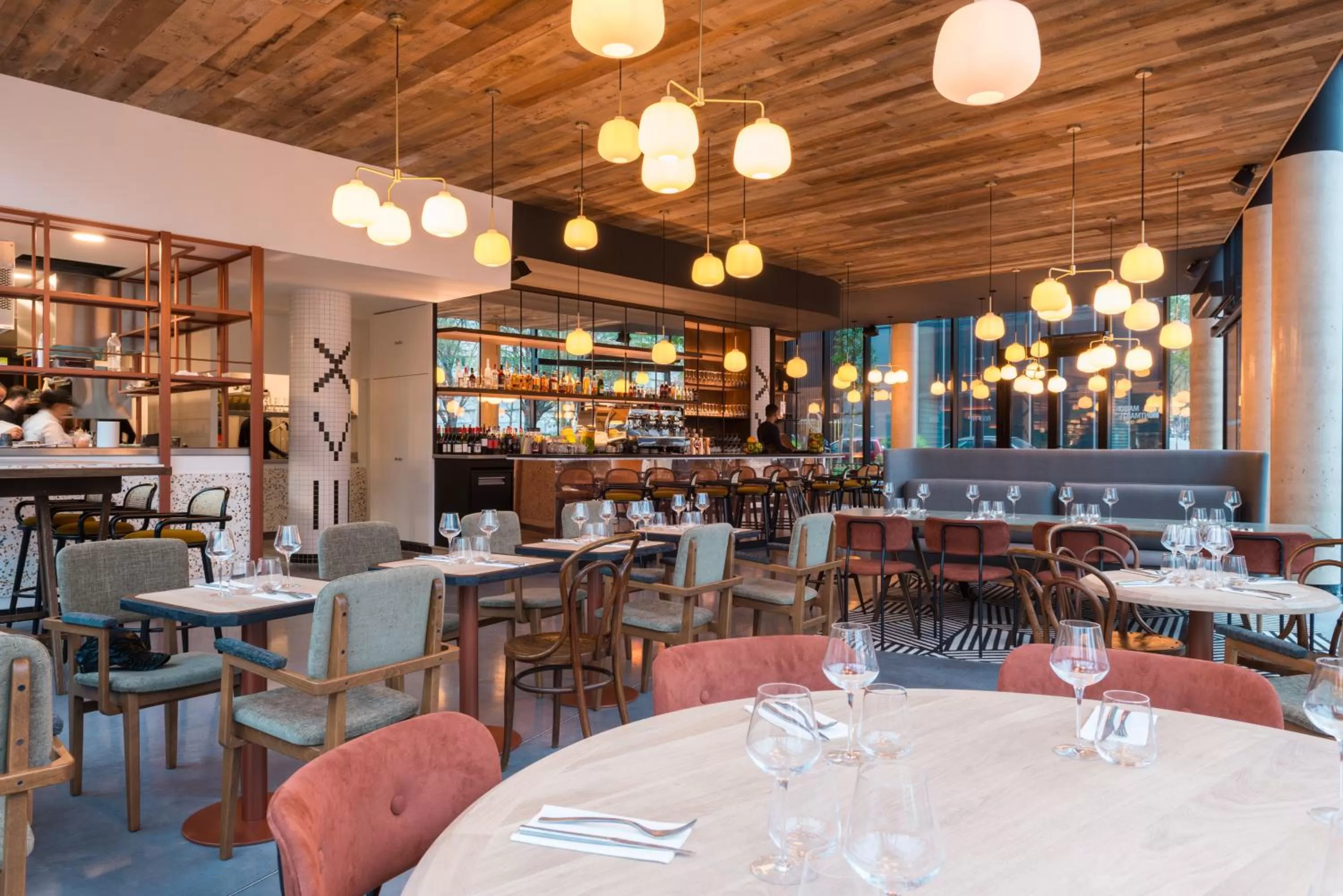 Restaurant/places to eat in The Originals Boutique, Hôtel Maison Montmartre Paris Les Puces