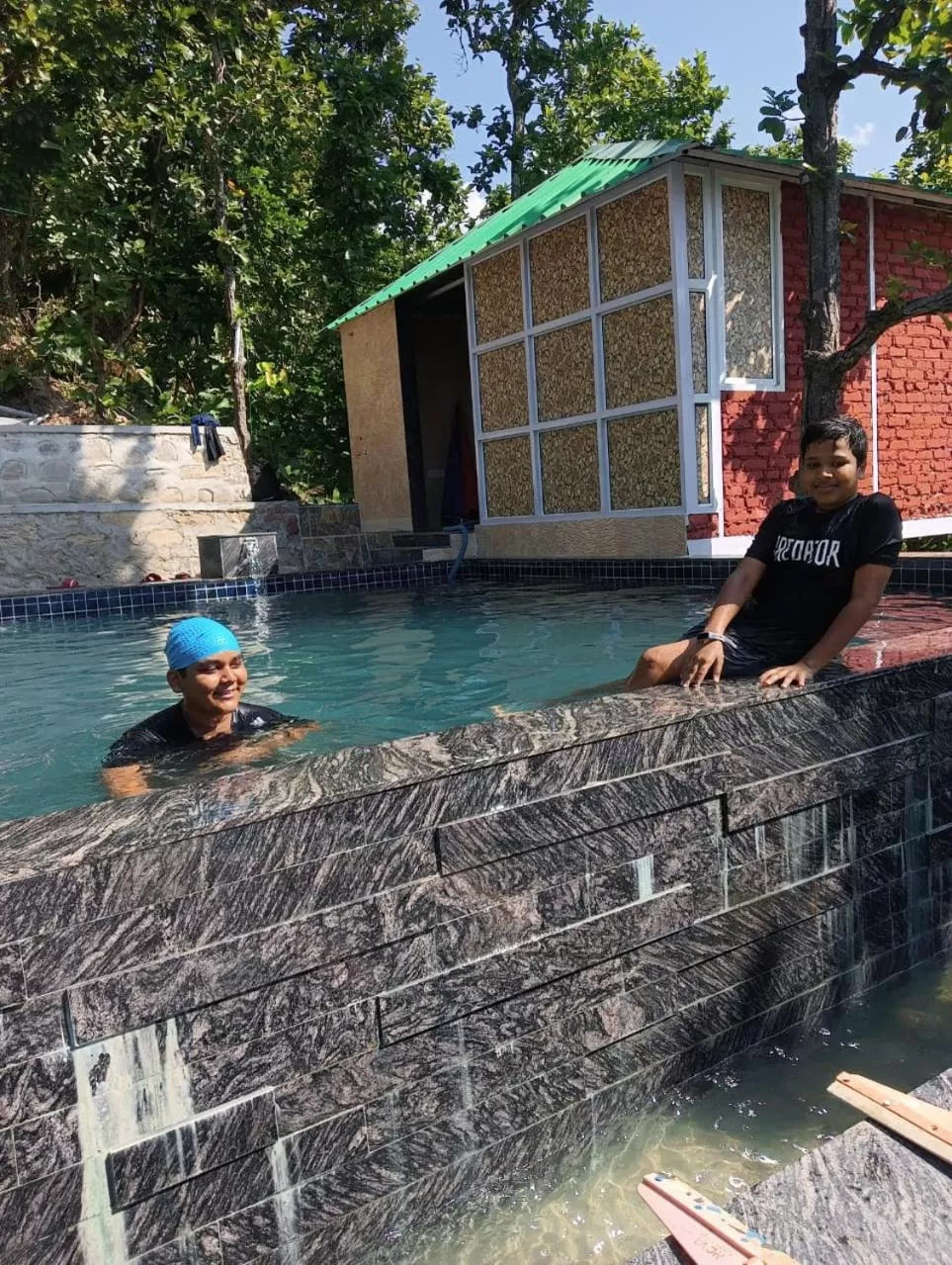 Swimming Pool in Blue Pine Orchards - Villas