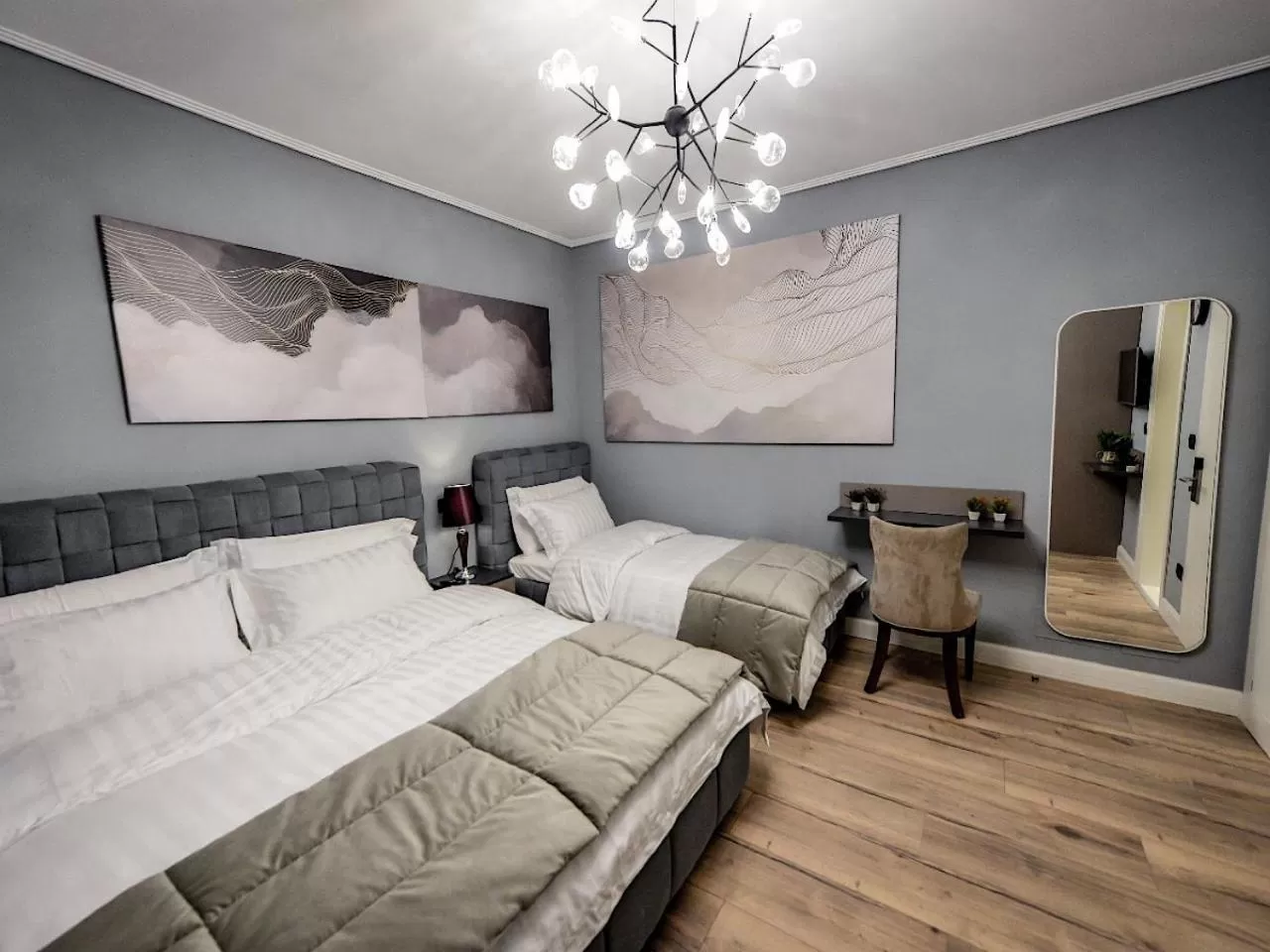 Photo of the whole room in Hotel Vila Tirana