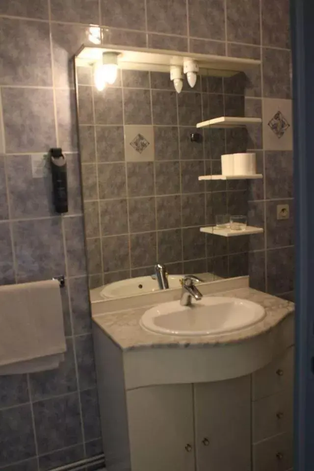 Bathroom in Hotel de Normandie