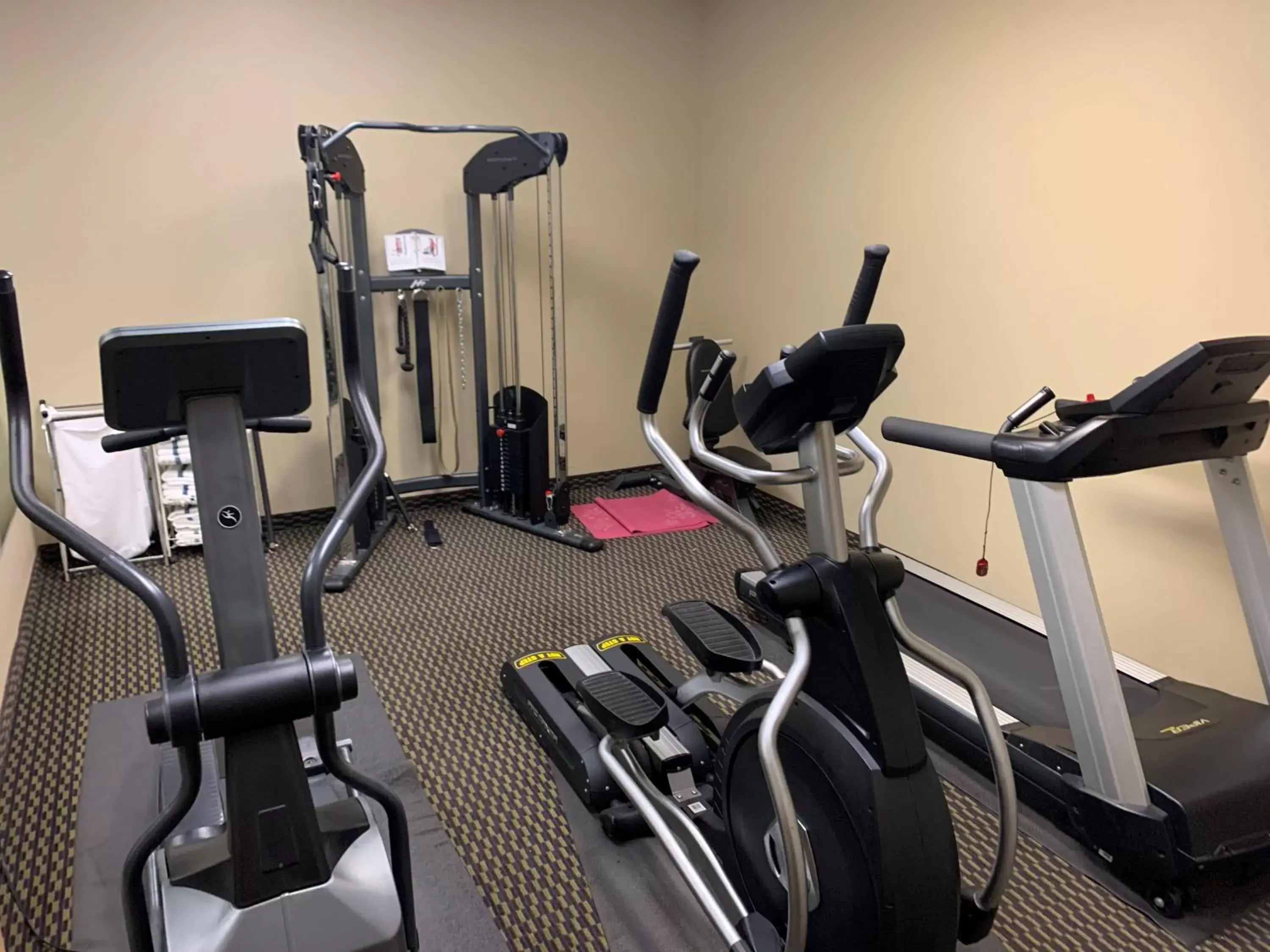 , Fitness Center/Facilities in Howard Johnson by Wyndham Rapid City