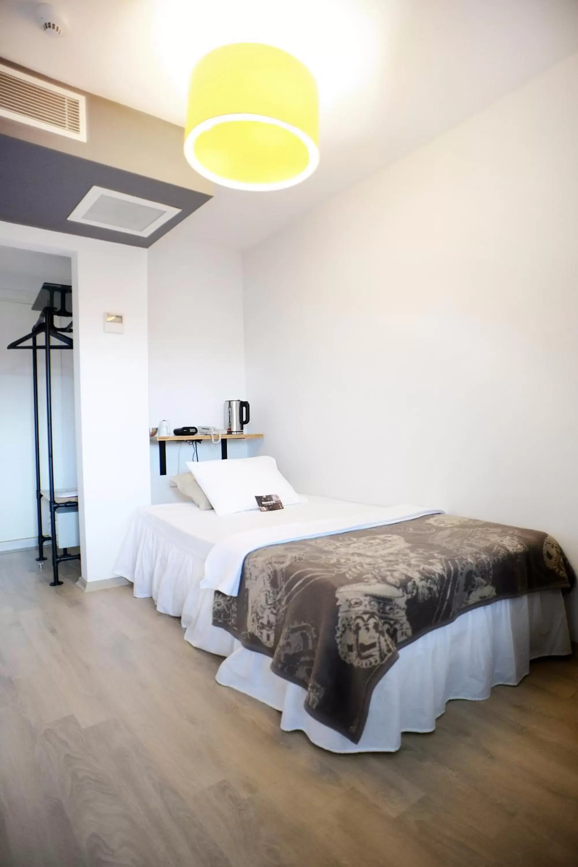 Standard Single Room in Rumours Inn Standard Single Room in Rumours Inn