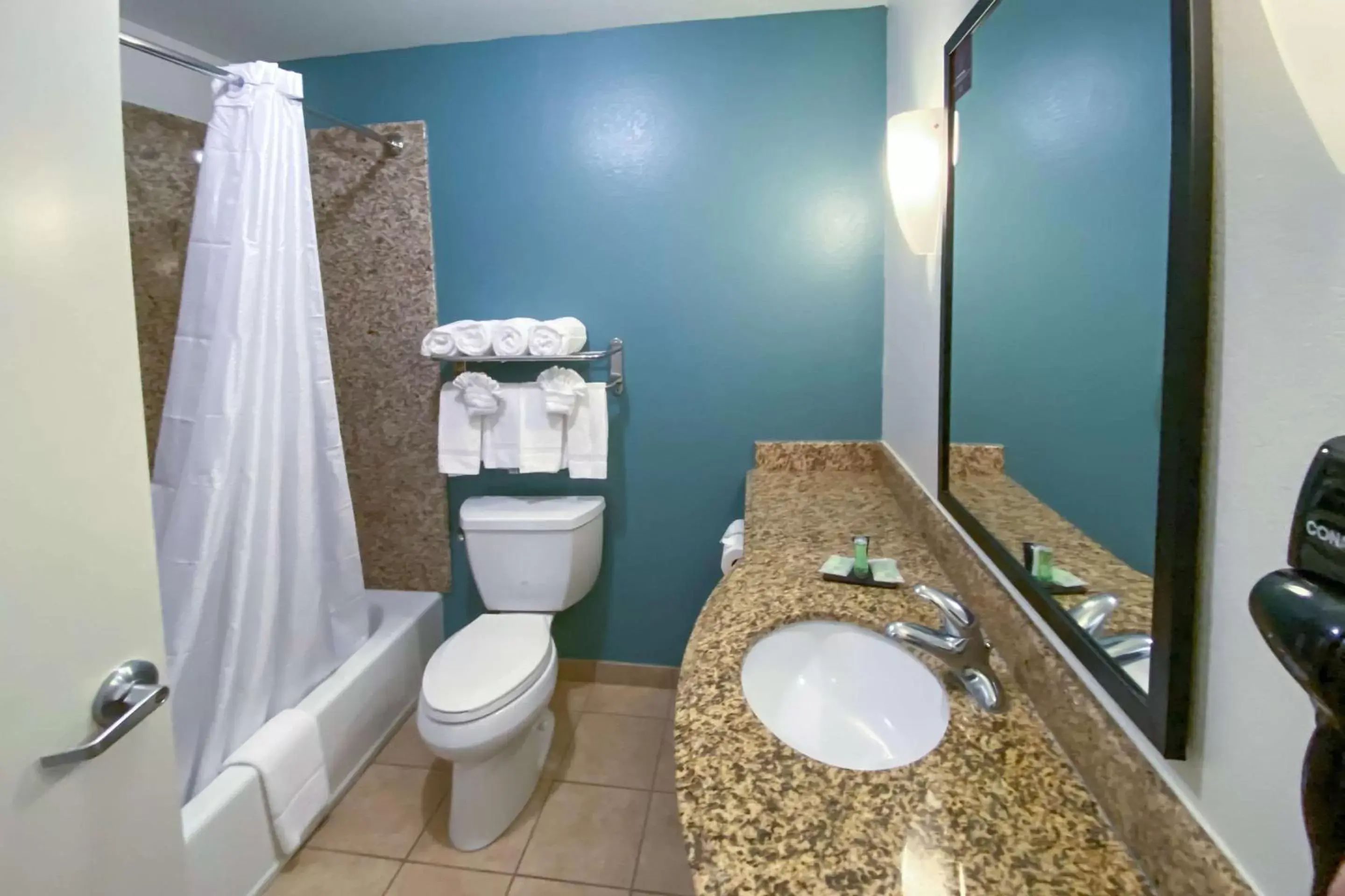 Bathroom in Sleep Inn & Suites Pearland - Houston South