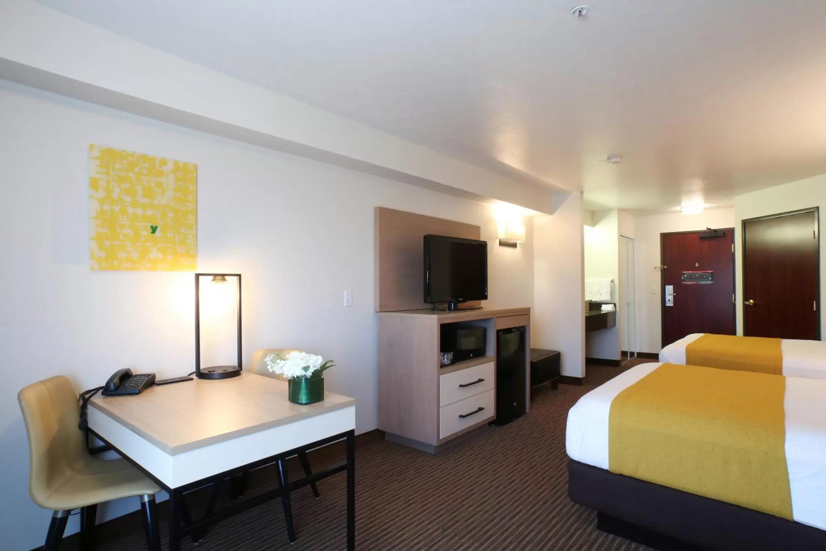 TV and multimedia, TV/Entertainment Center in Oxford Suites Spokane Valley