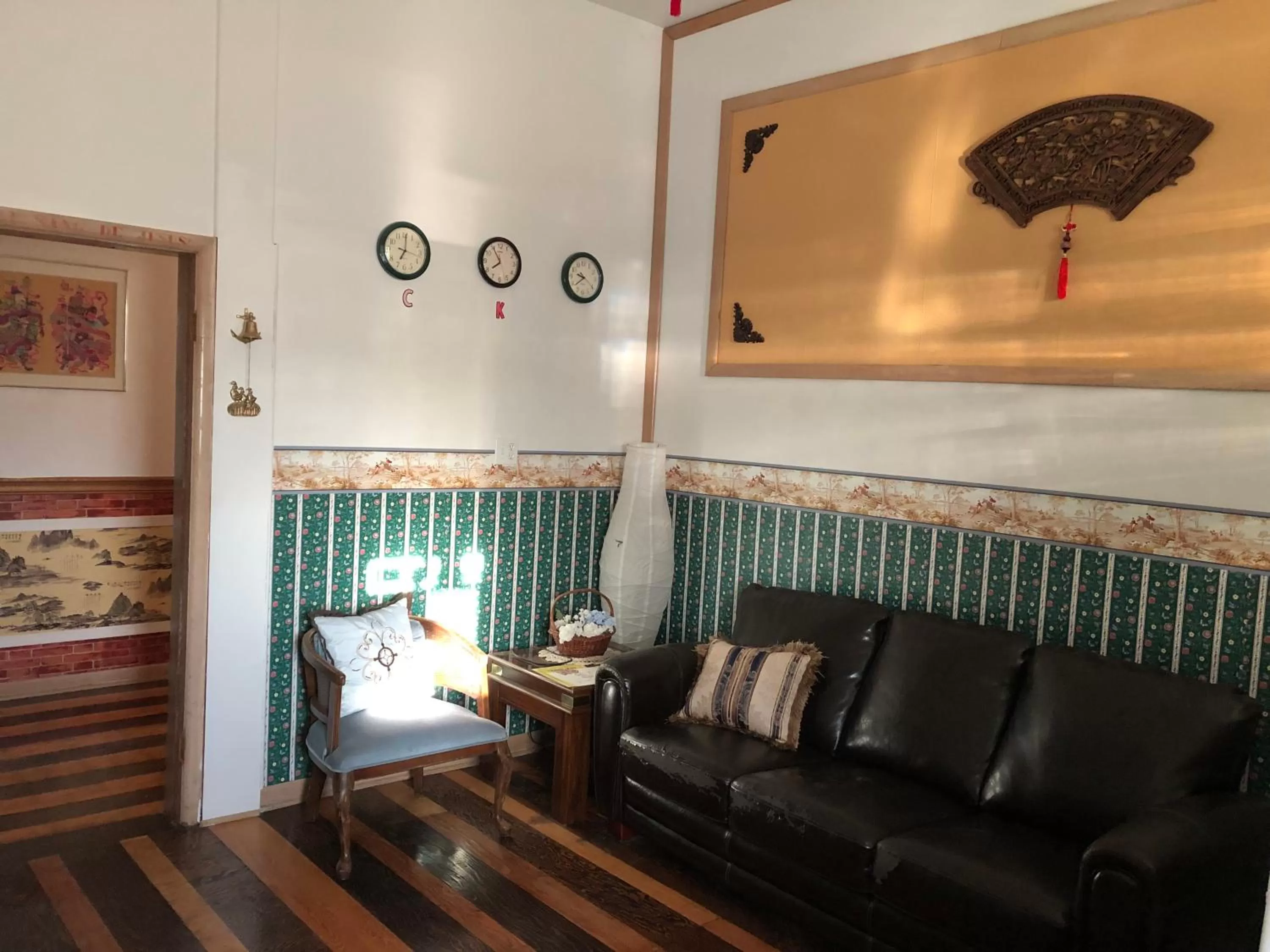 Seating area in Heritage Place Hotel