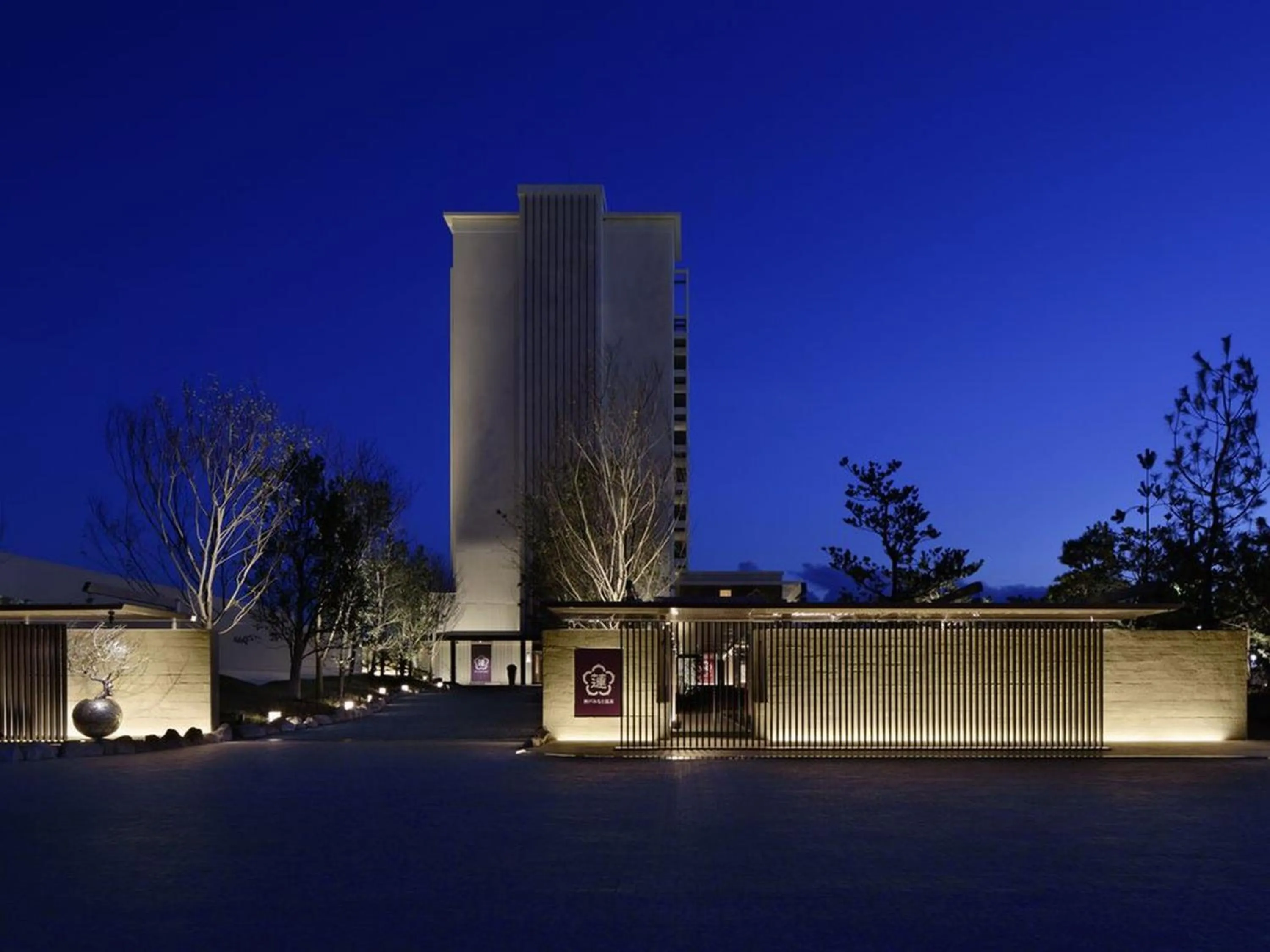 Facade/entrance in Kobe Minato Onsen Ren