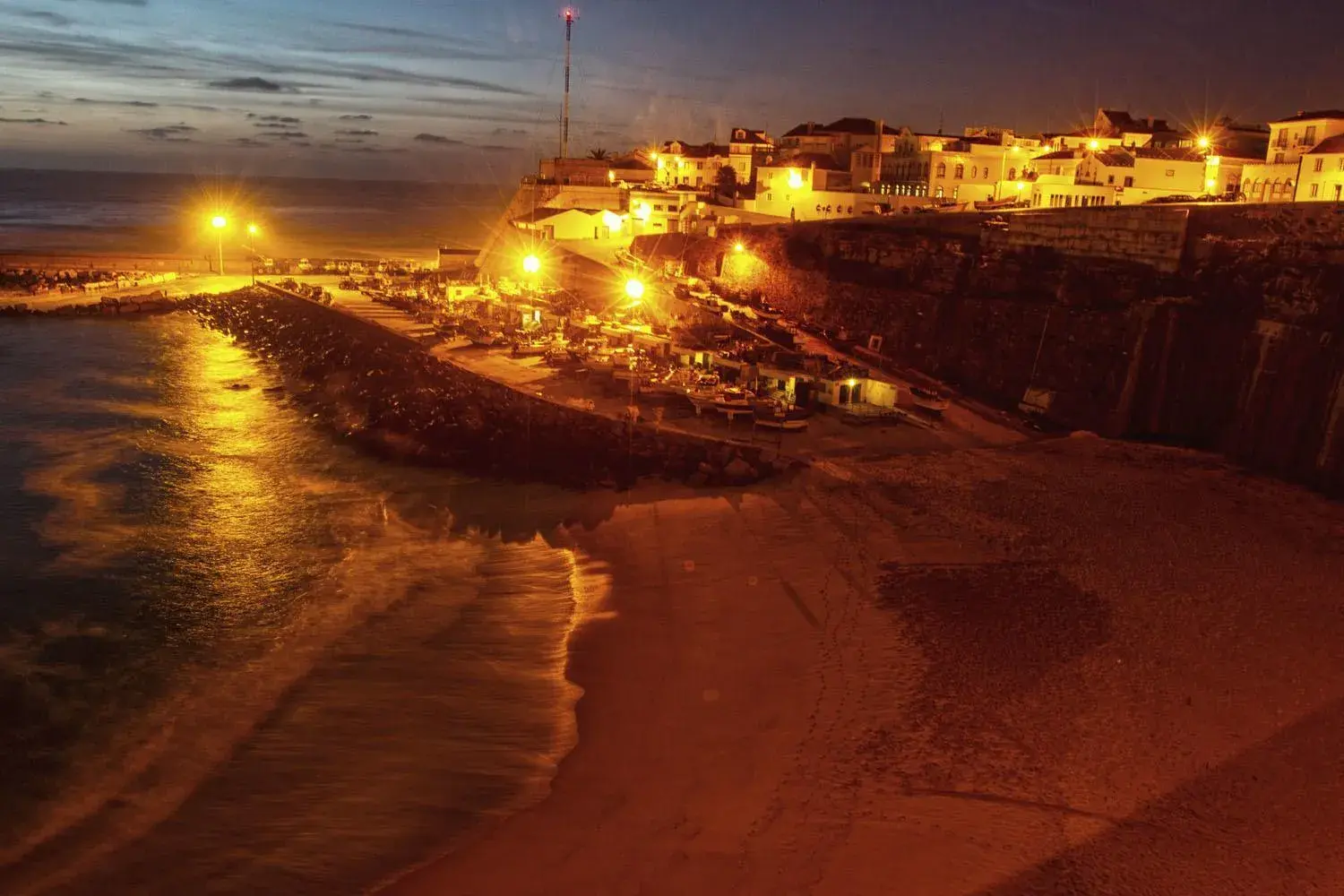 Area and facilities in Ericeira Chill Hill Hostel & Private Rooms