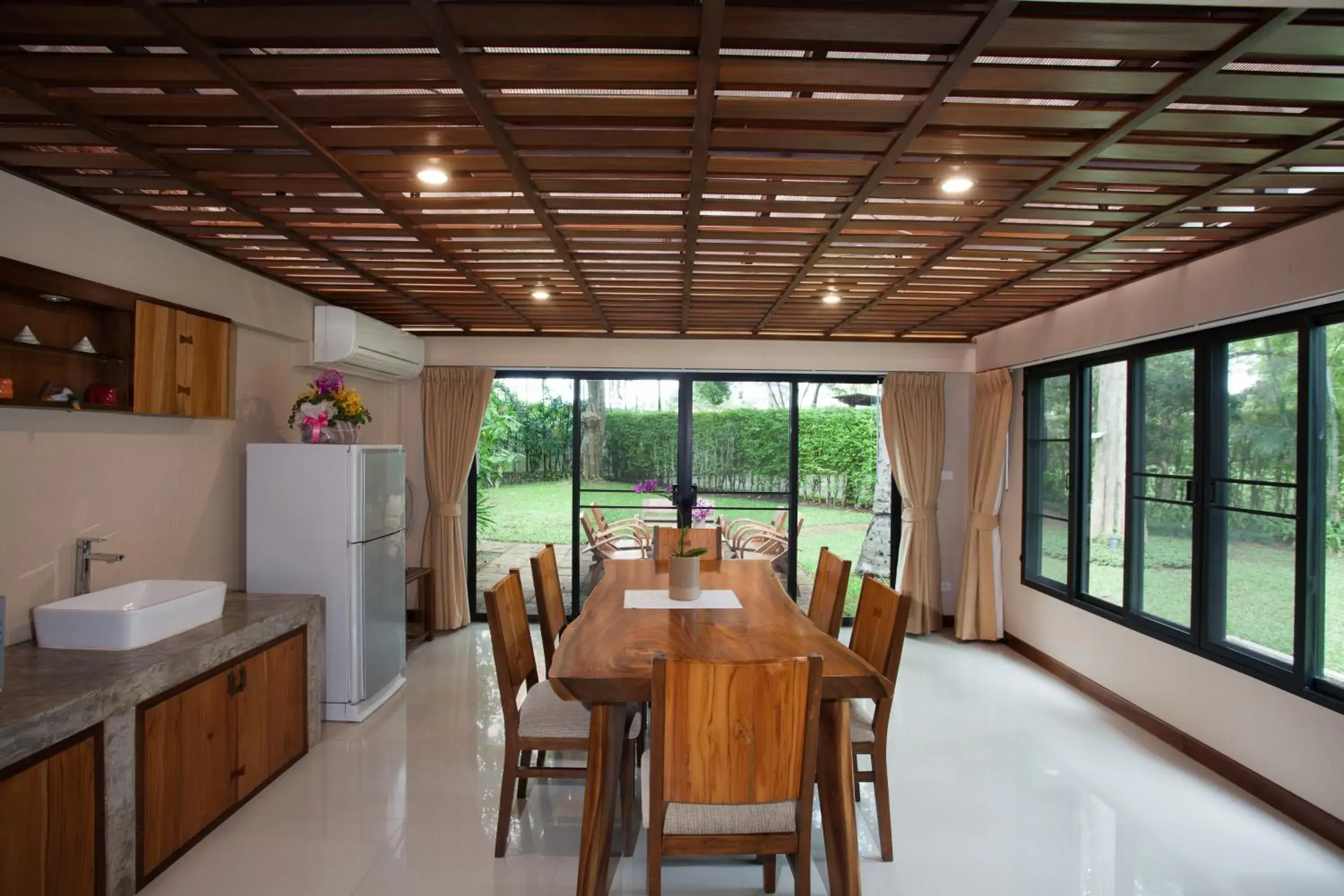 Kitchen or kitchenette, Dining Area in Raya Resort Cha-Am