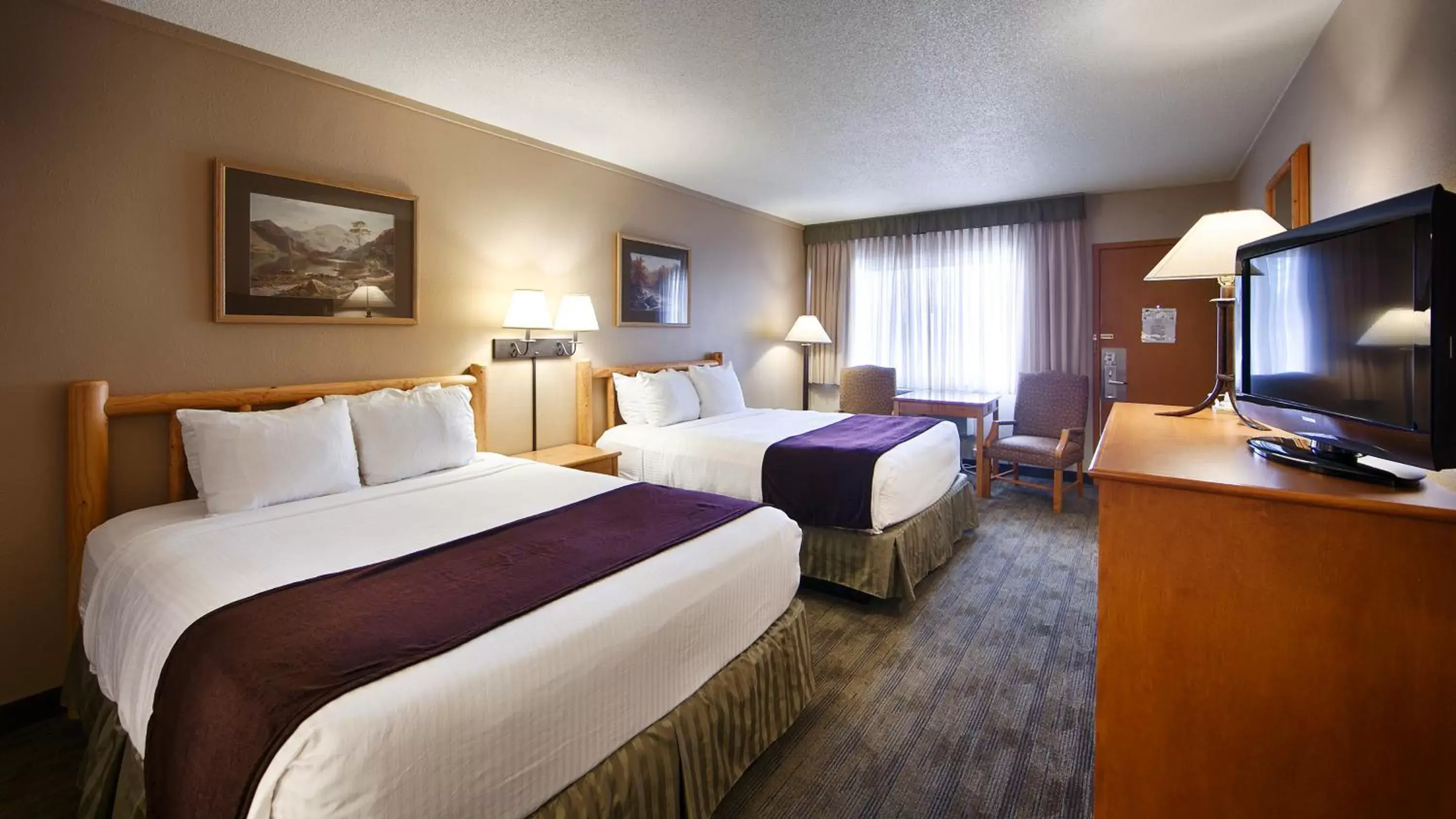 Photo of the whole room, Bed in Best Western Sheridan Center