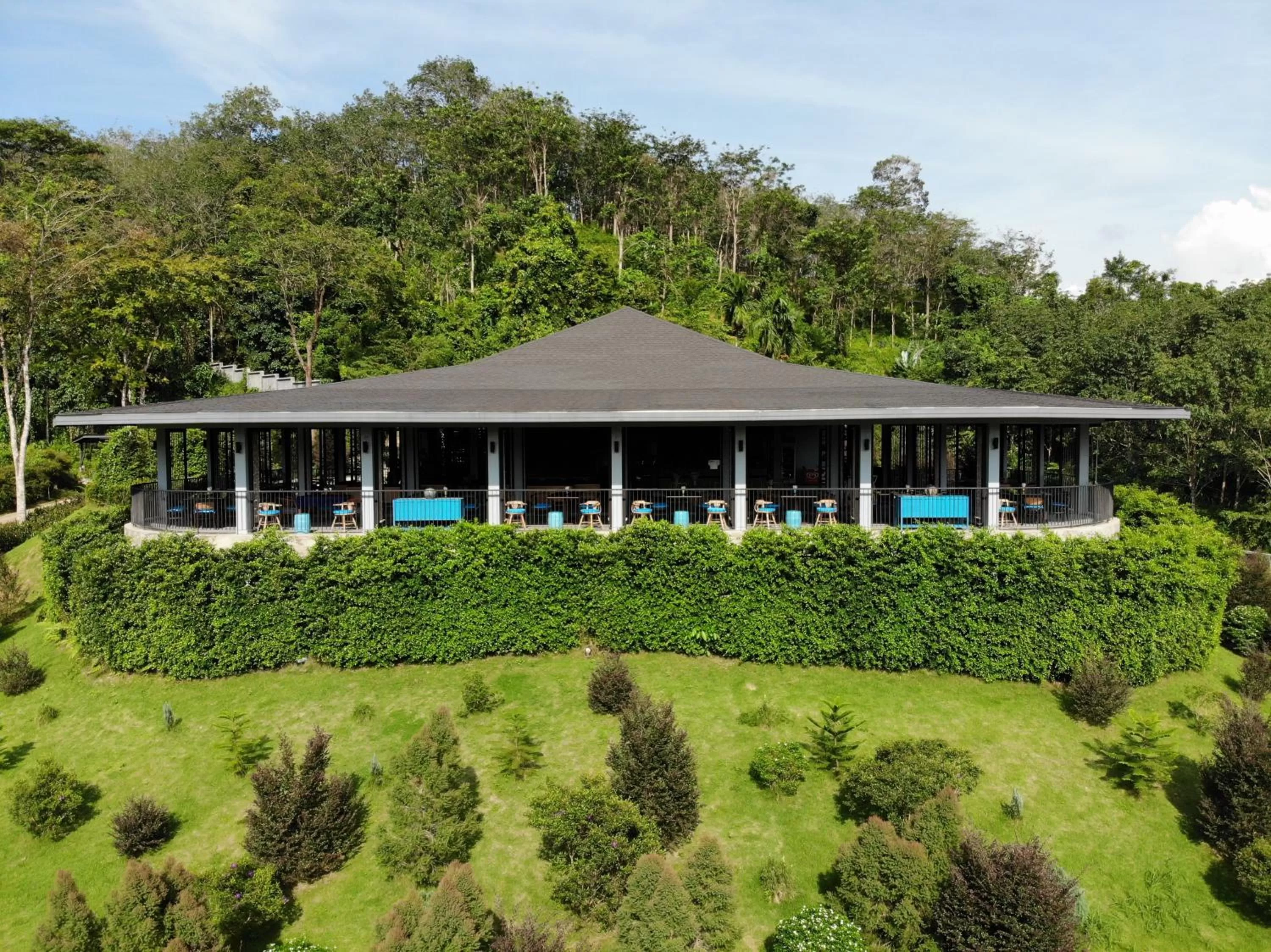 Restaurant/places to eat in Khaolak Blue Sky Villa