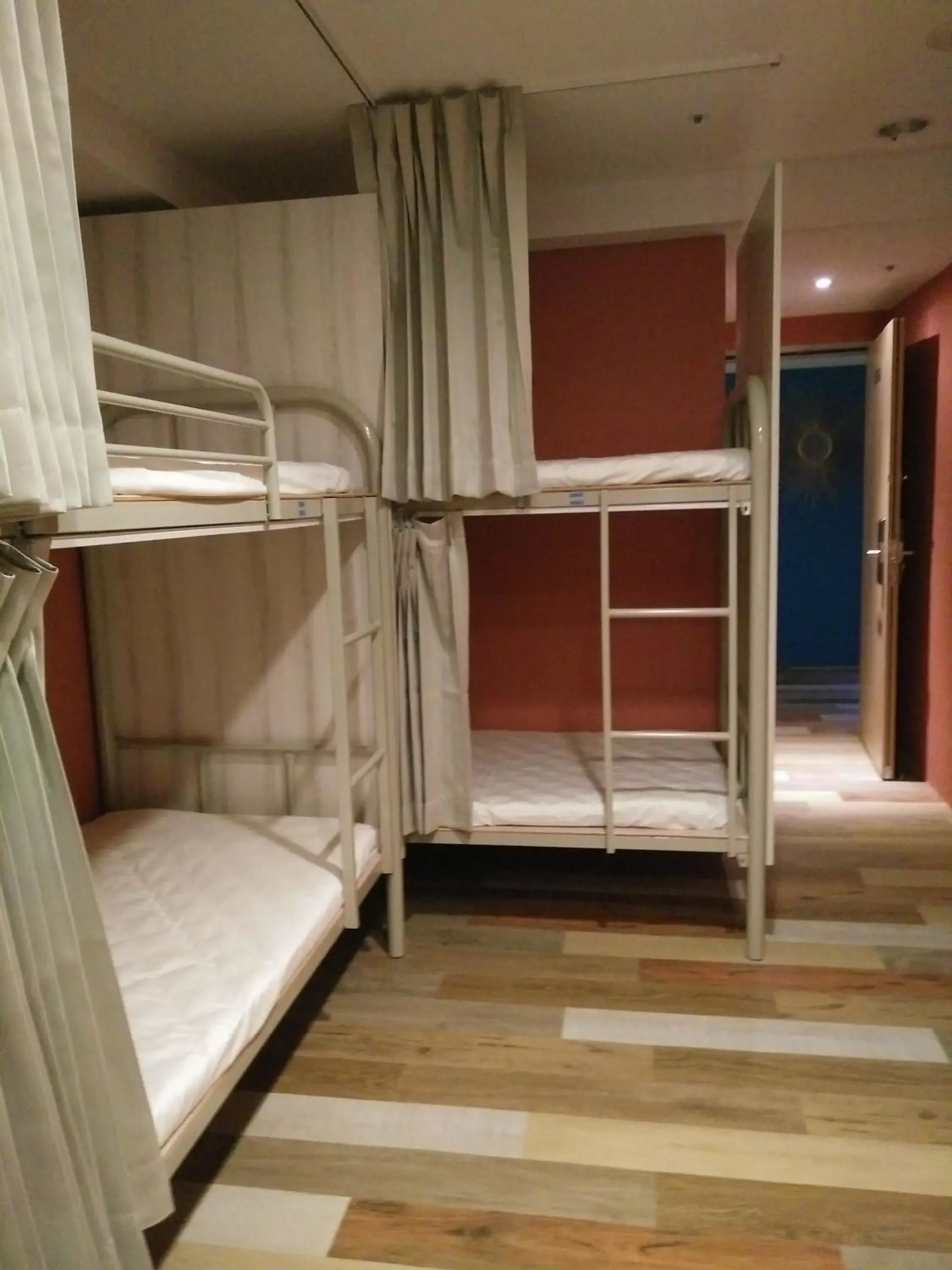 Bunk Bed in Female Dormitory Room with Shared Bathroom in Happy Inn
