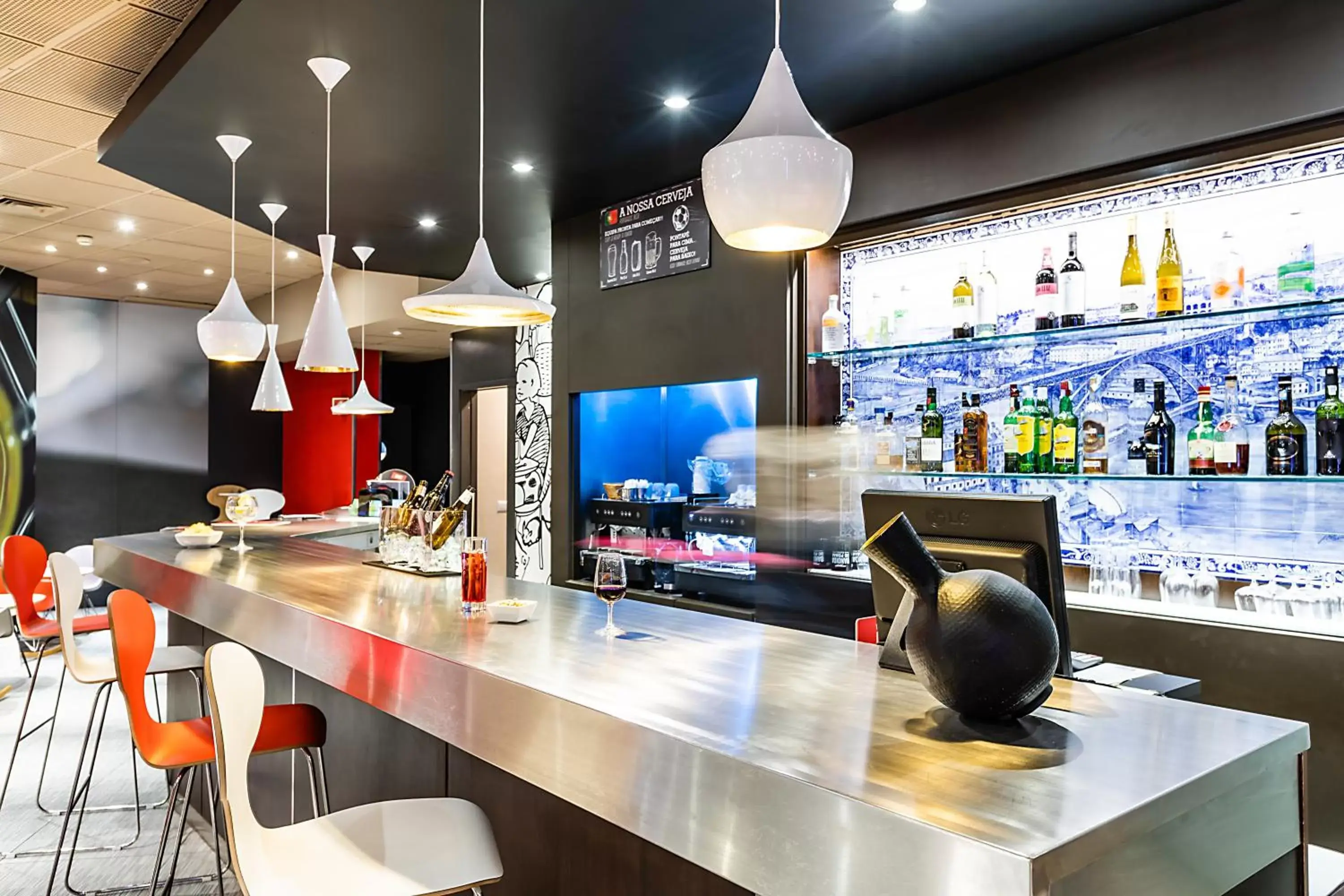 Lounge or bar, Lounge/Bar in Hotel ibis Porto Gaia