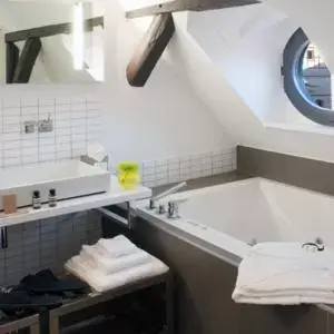 Bathroom in Hôtel Quatorze