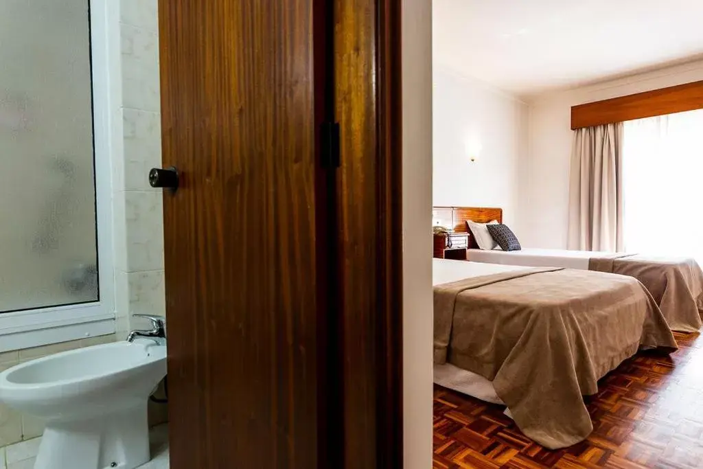 Toilet, Bed in Dona Amélia Hotel by RIDAN Hotels