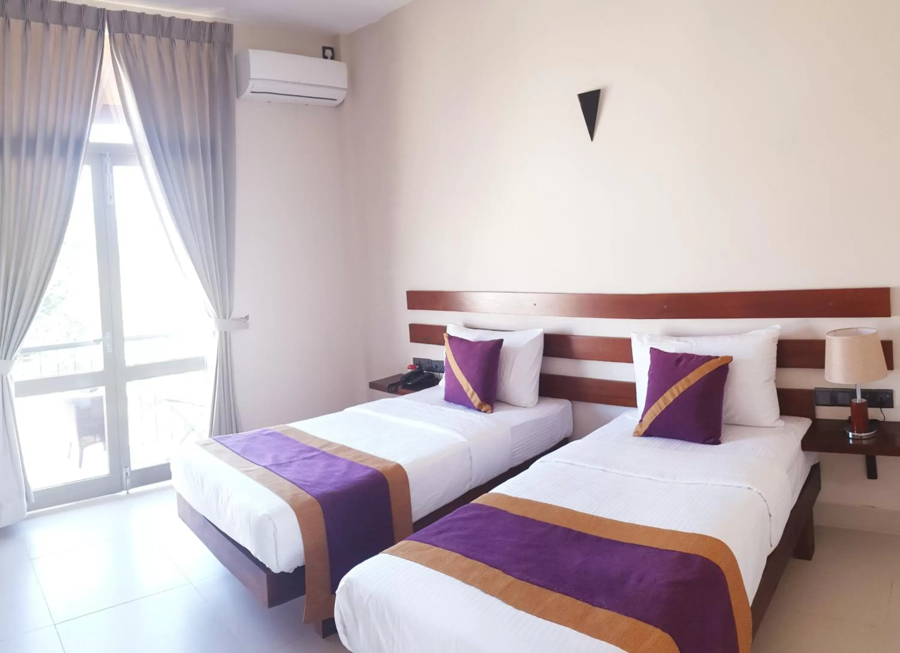 Bed in Hive 68 - Hotel and Resorts (Negombo)