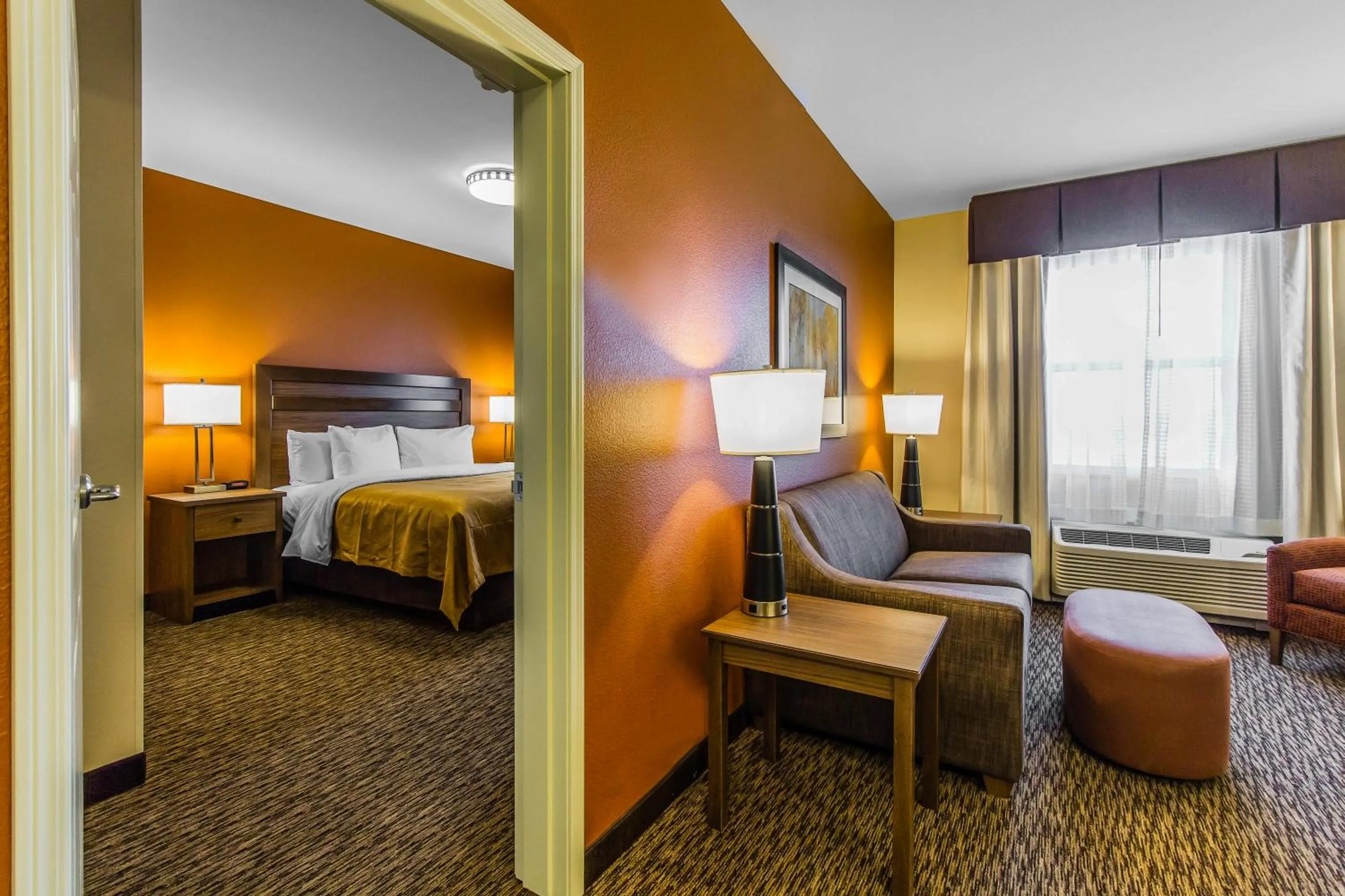Day, Bed in MainStay Suites Watford City - Event Center