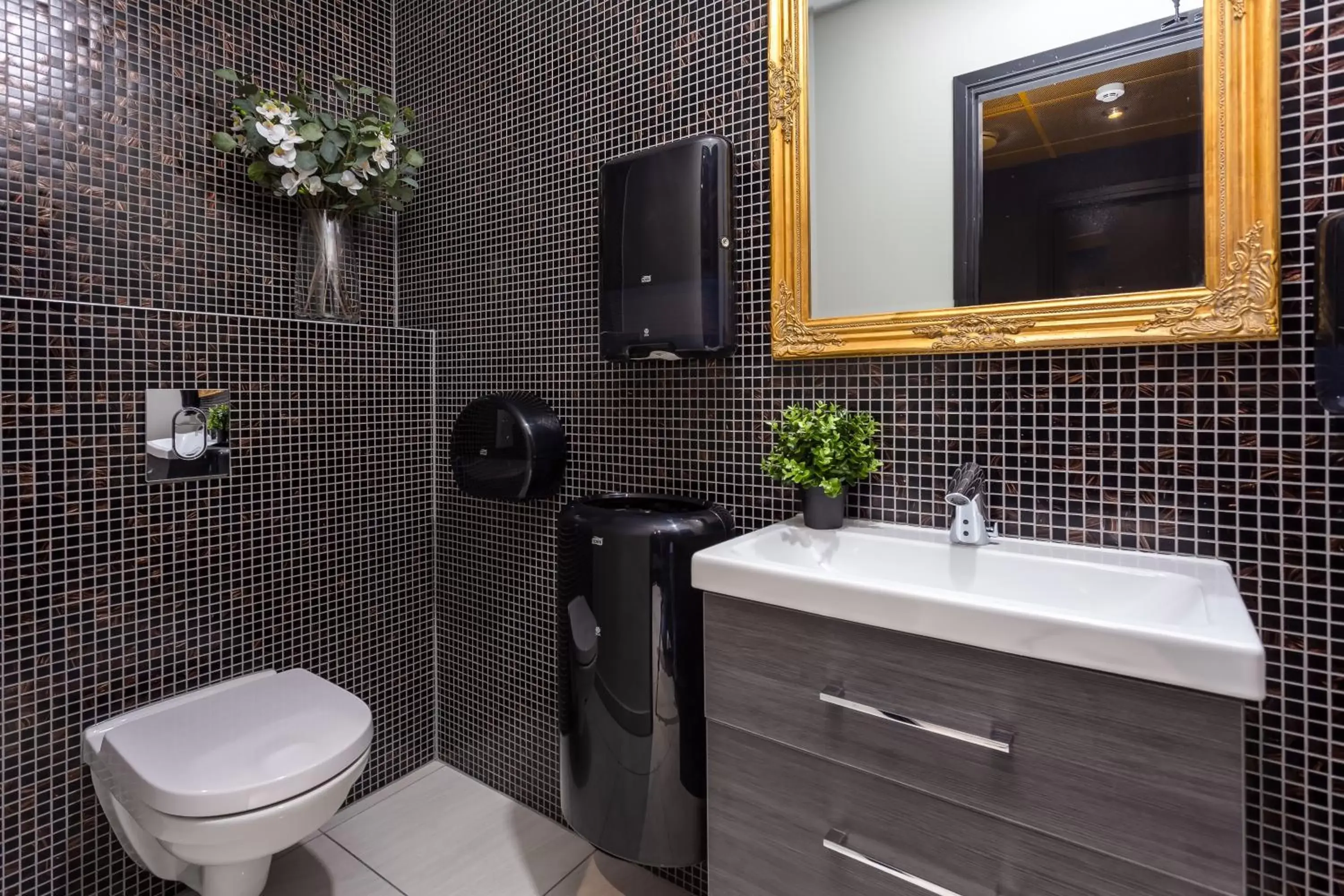 Toilet, Bathroom in Hotel Dzingel