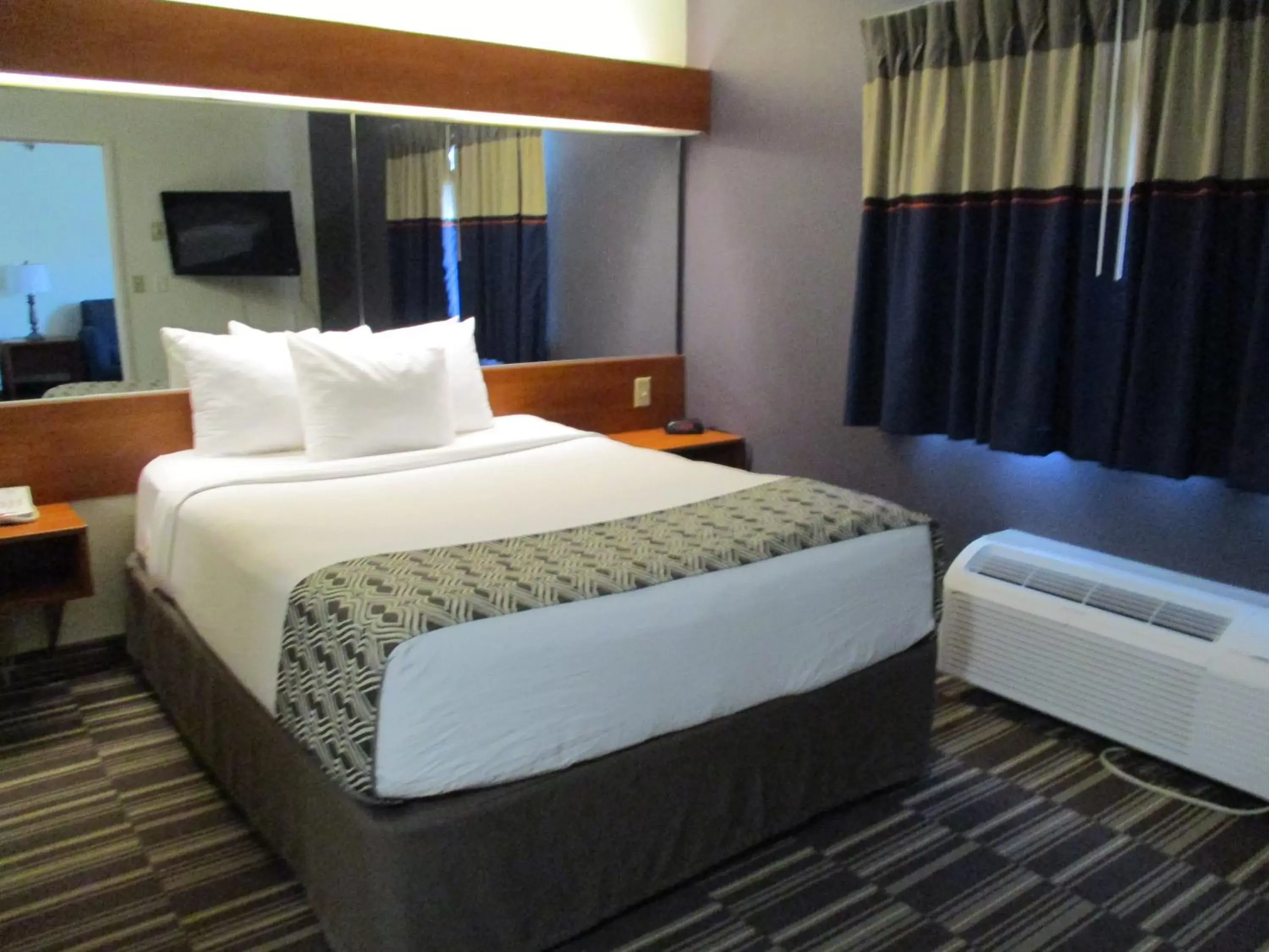 Bed in Microtel Inn and Suites - Inver Grove Heights