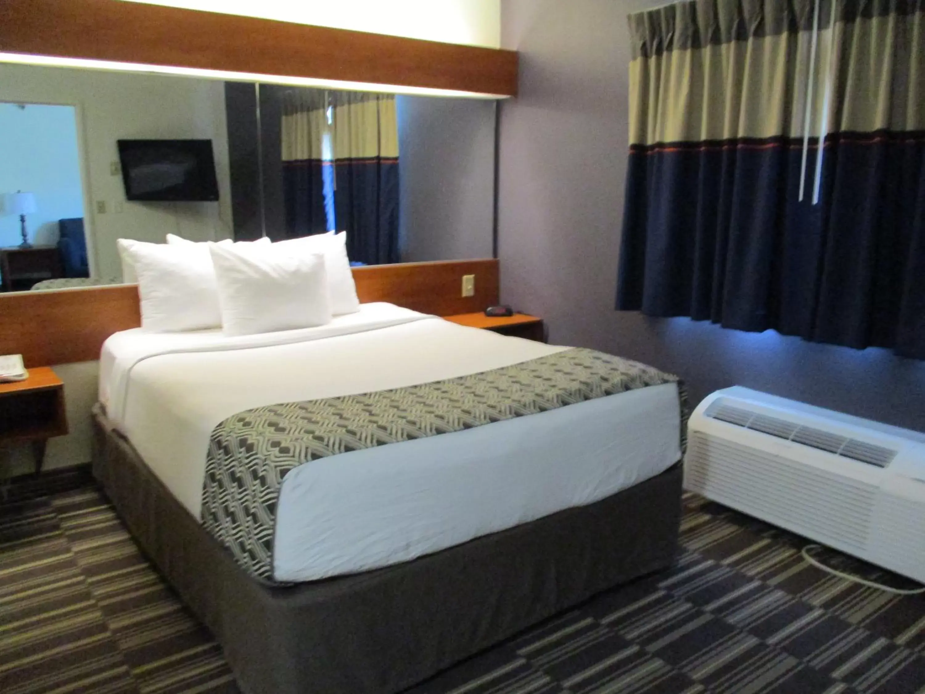 One-Bedroom Deluxe Queen Suite - Non-Smoking in Microtel Inn and Suites - Inver Grove Heights