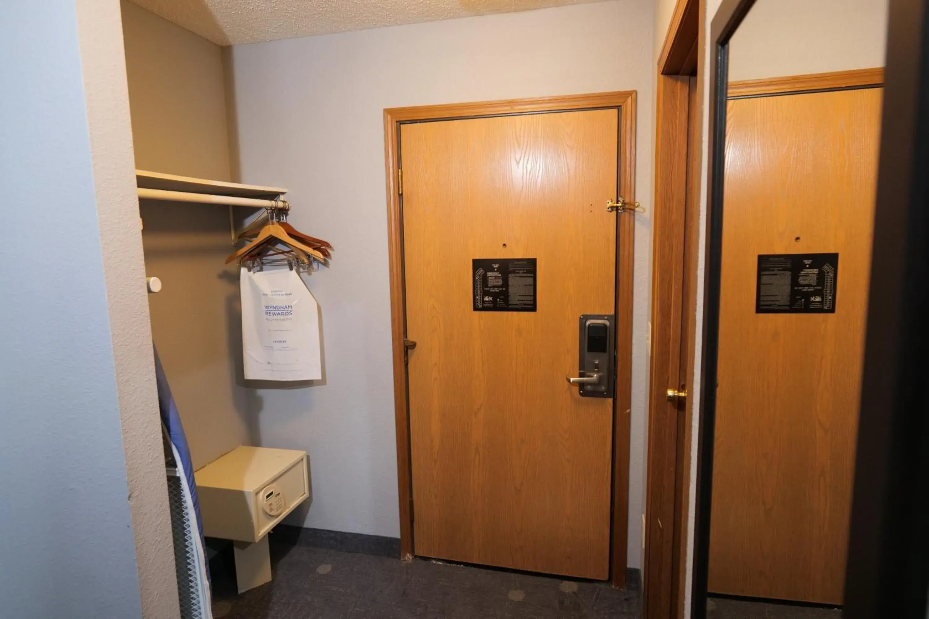 wardrobe, Bathroom in Baymont by Wyndham Flint Airport North