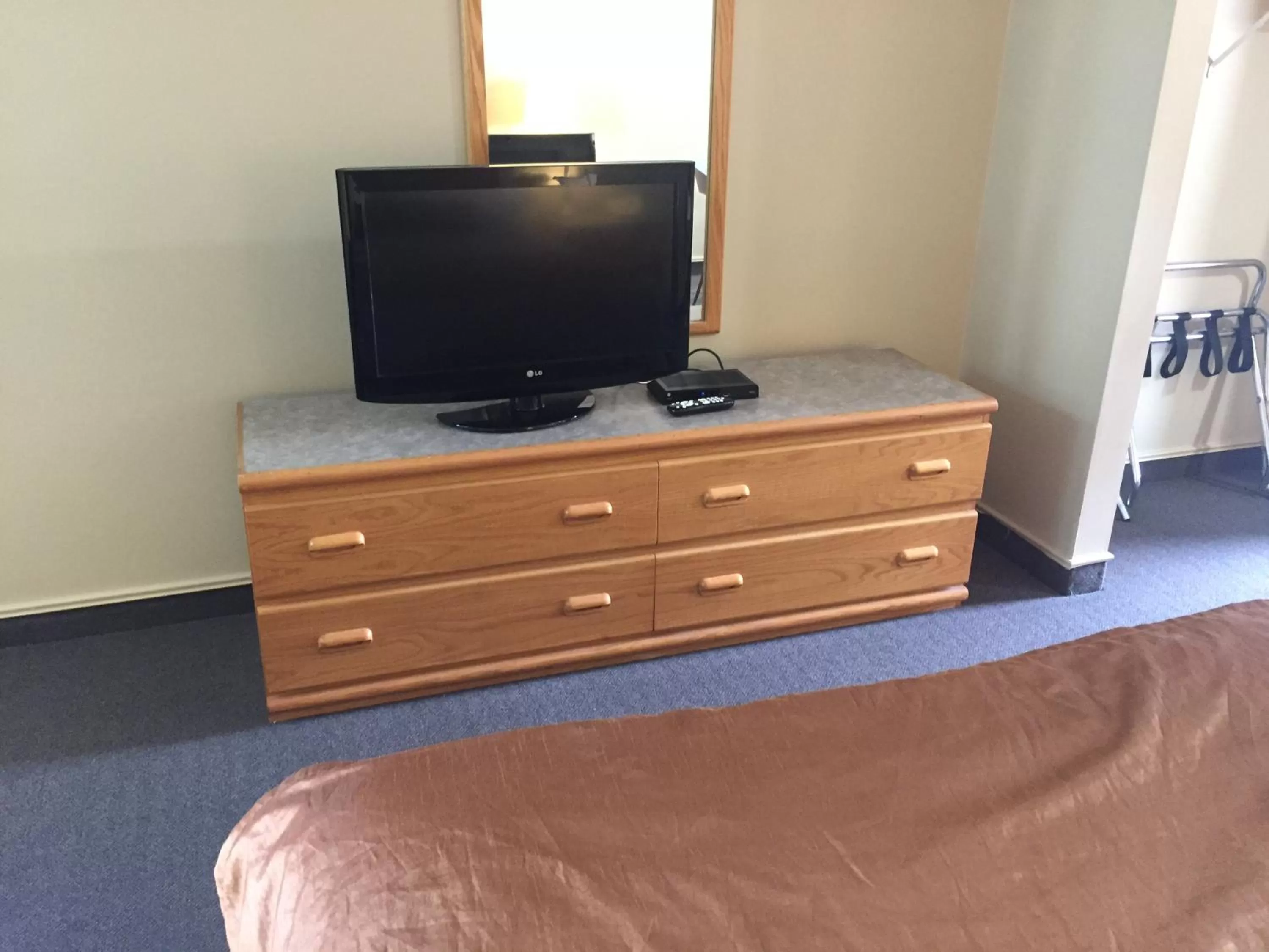 TV and multimedia in Avalon Inn