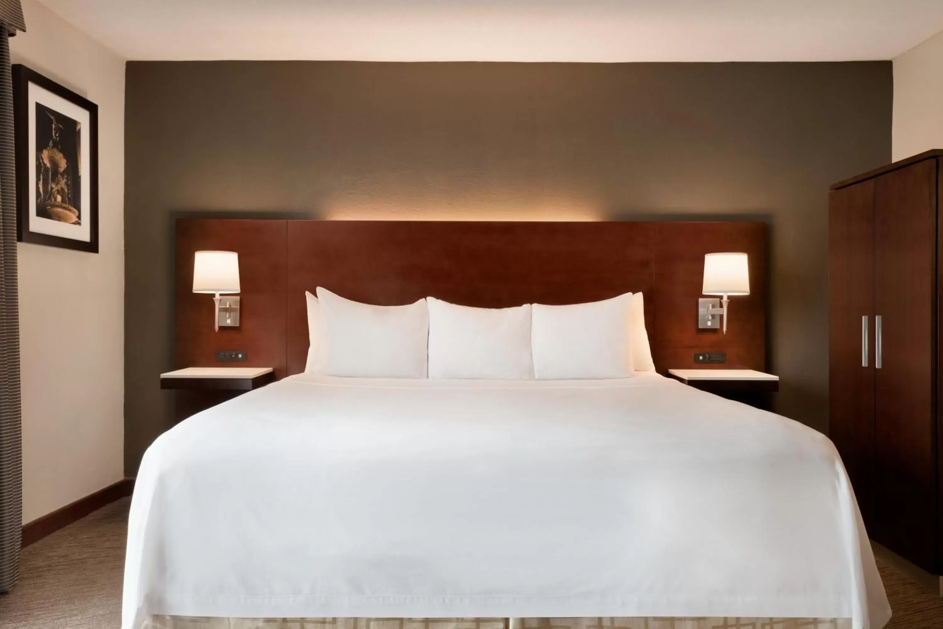 Bed in Radisson Hotel Cincinnati Riverfront