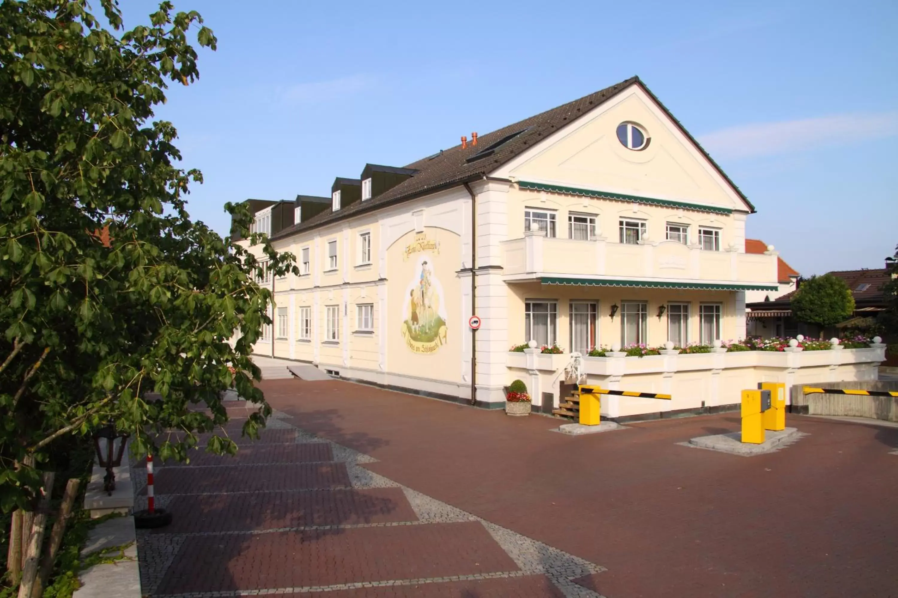 Facade/entrance, Property Building in Hotel am Schlosspark Zum Kurfürst