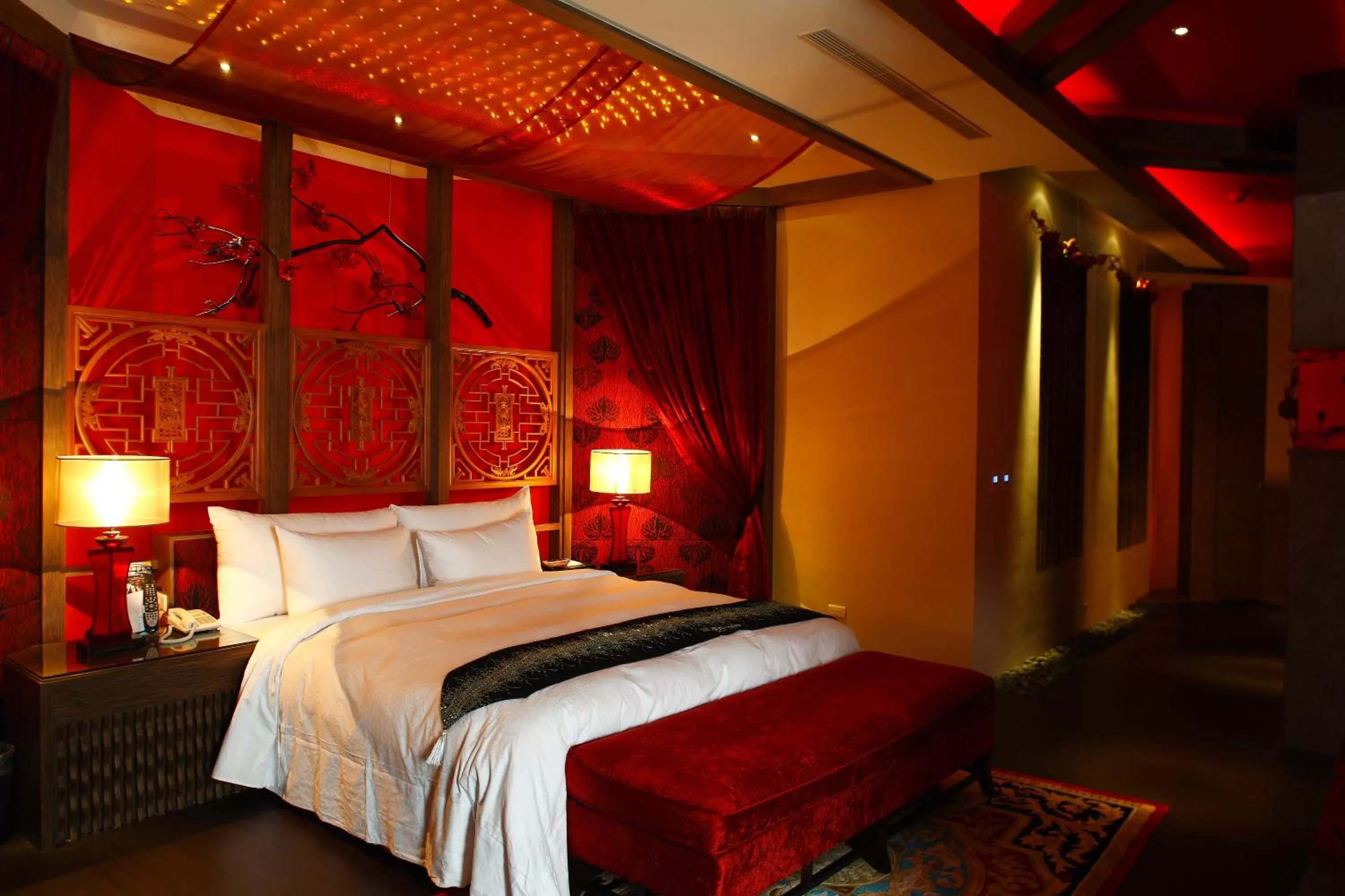 Photo of the whole room, Bed in Dryad Motel