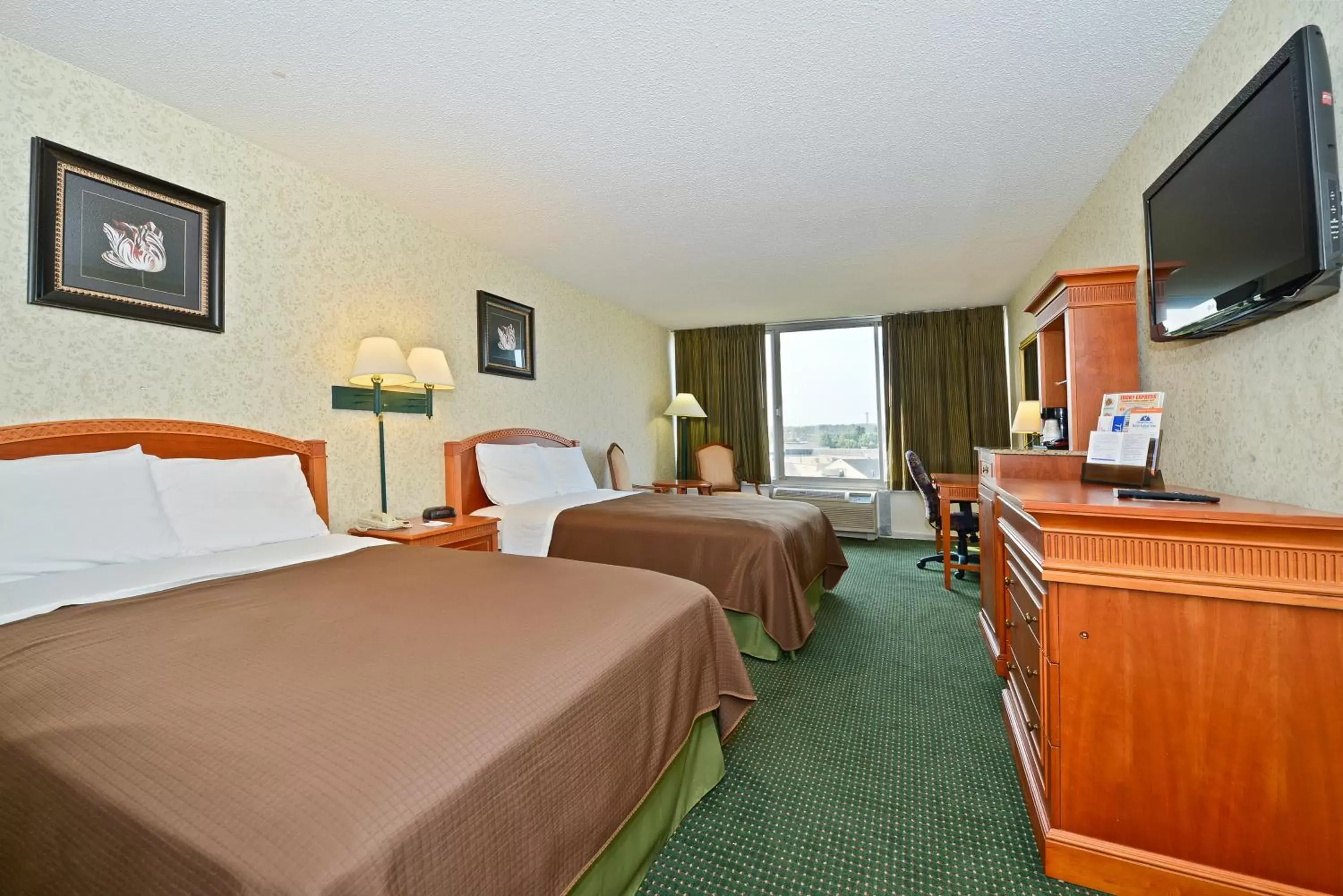 Bedroom in Americas Best Value Inn - Baltimore