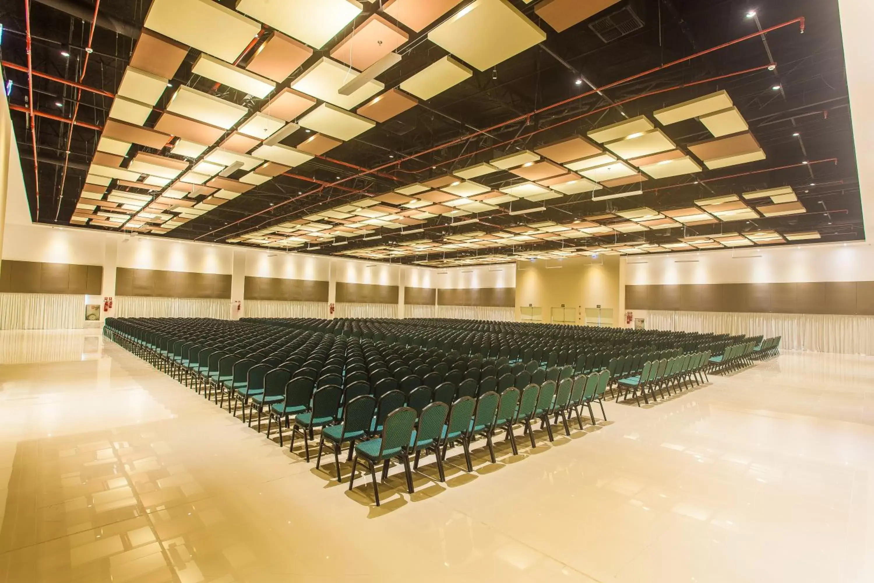 Meeting/conference room in Holiday Inn Natal, an IHG Hotel