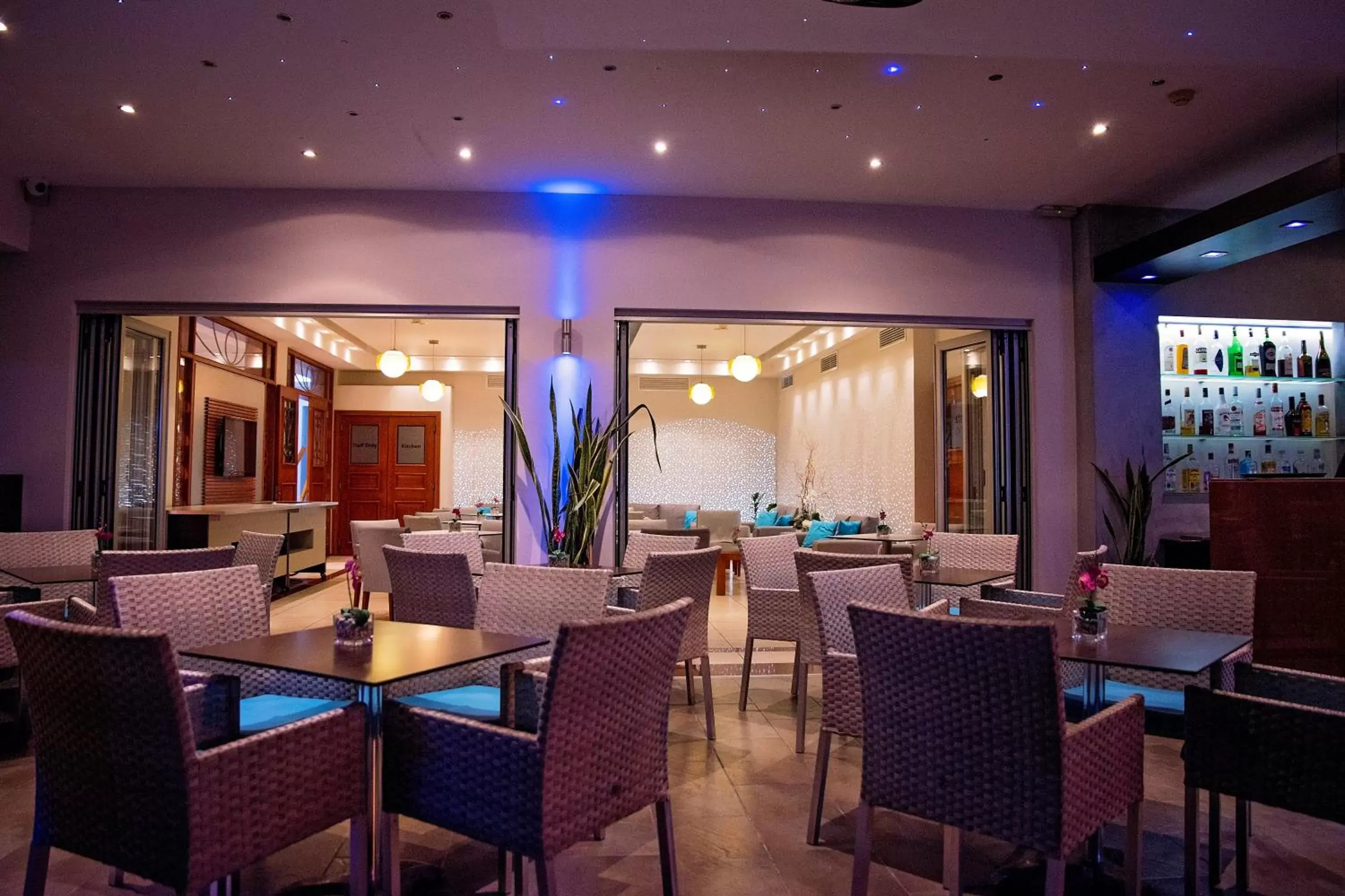 Lounge or bar, Restaurant/Places to Eat in Pyramos Hotel