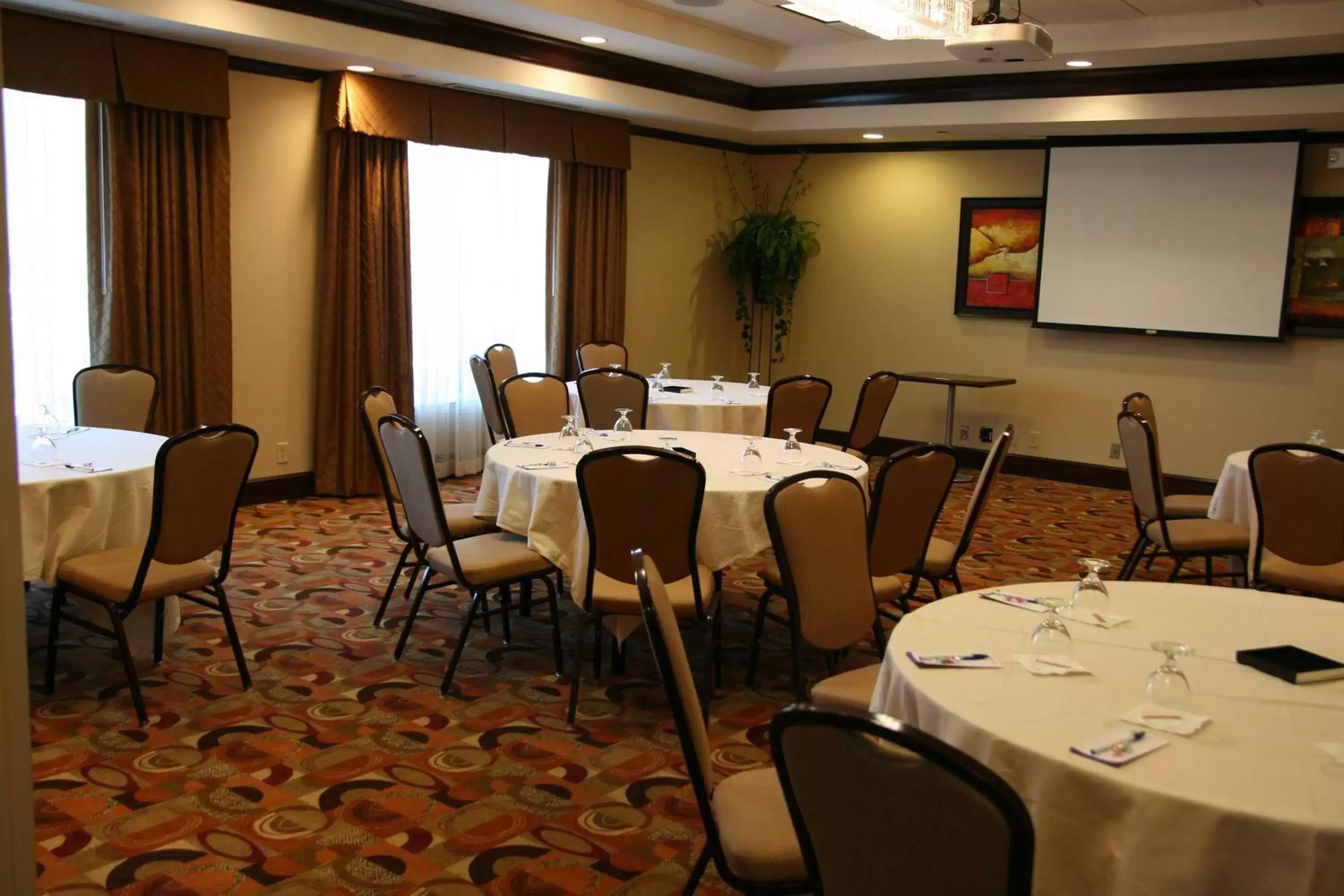 Meeting/conference room, Restaurant/Places to Eat in Hilton Garden Inn Cincinnati Blue Ash