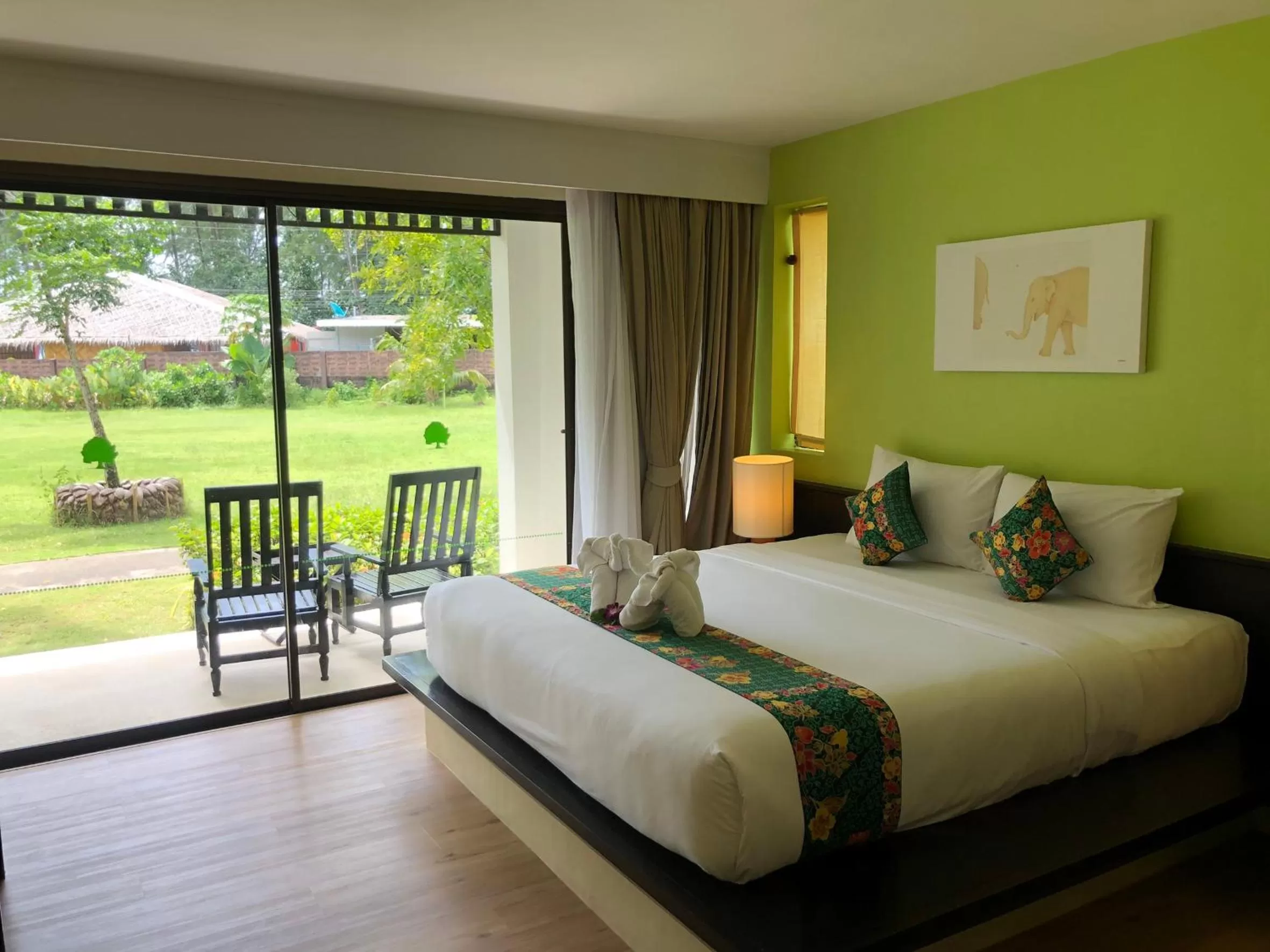 Bed in Palm Galleria Resort