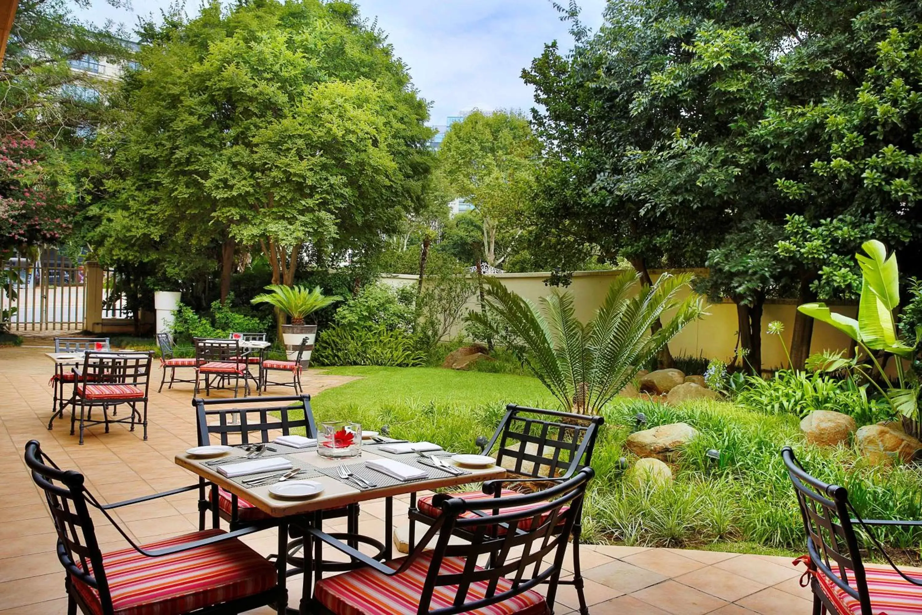 Restaurant/places to eat in NH Johannesburg Sandton Restaurant/places to eat in NH Johannesburg Sandton