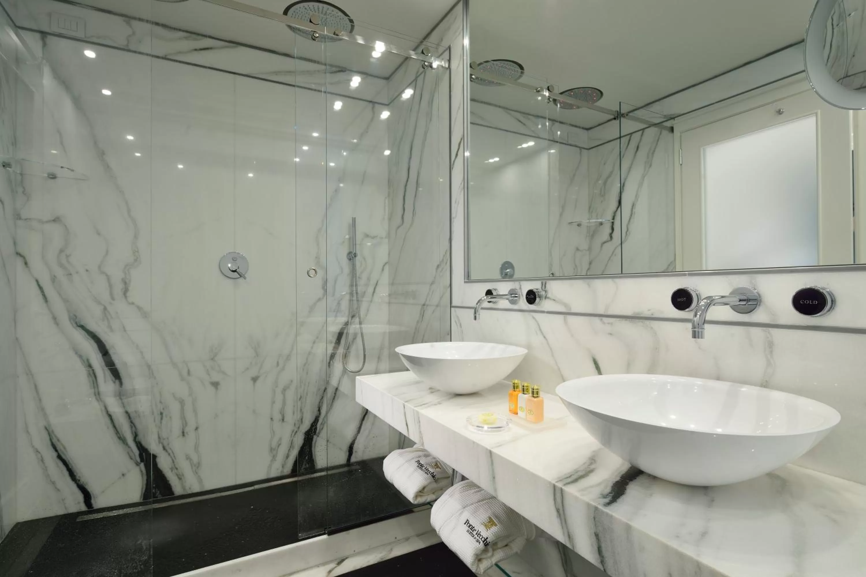 Bathroom in Ponte Vecchio Suites & Spa