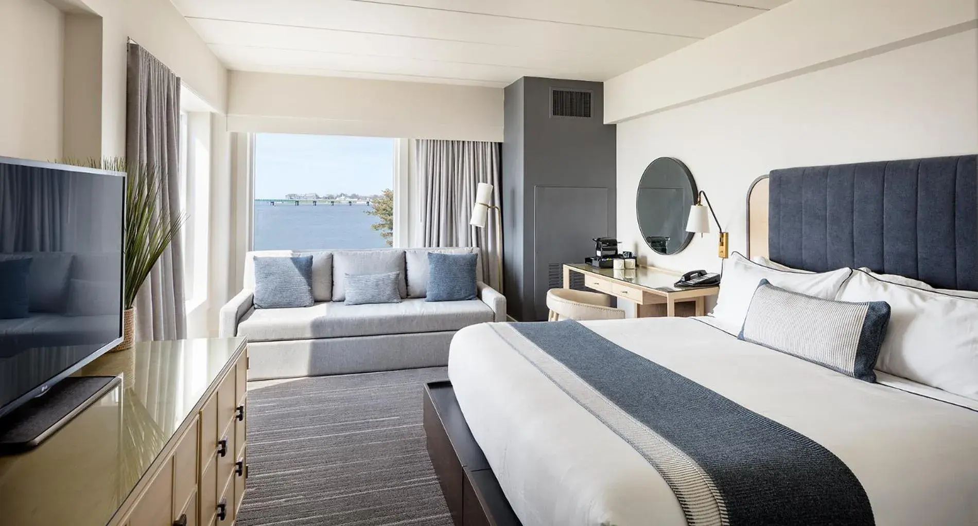 Bed in Newport Harbor Island Resort