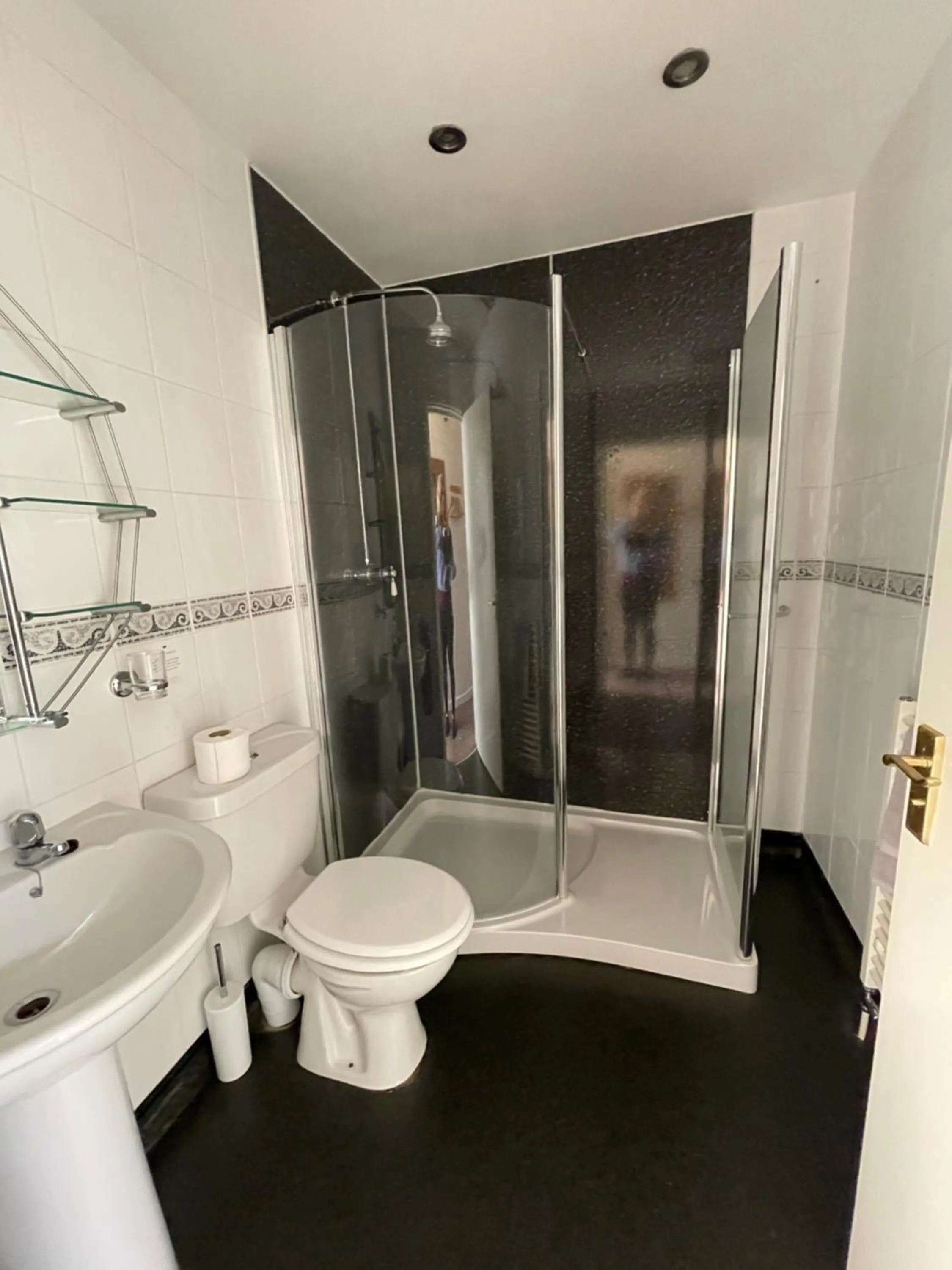 Shower in Station House, Dartmoor and Coast located, Village centre Hotel